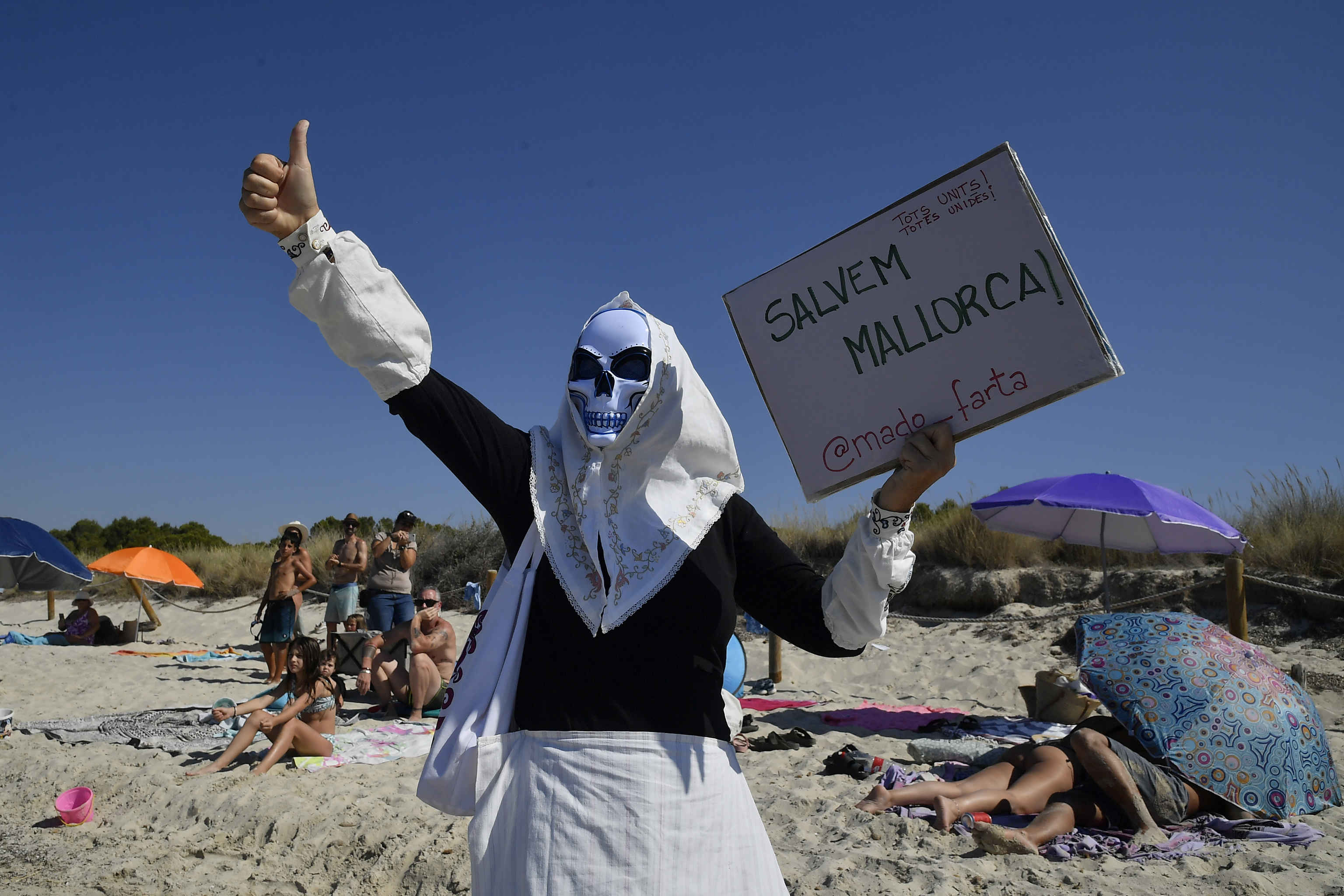 Una persona en defensa de la conservación de Es Trenç-Salobrar de Campos y todas las zonas protegidas de Mallorca
