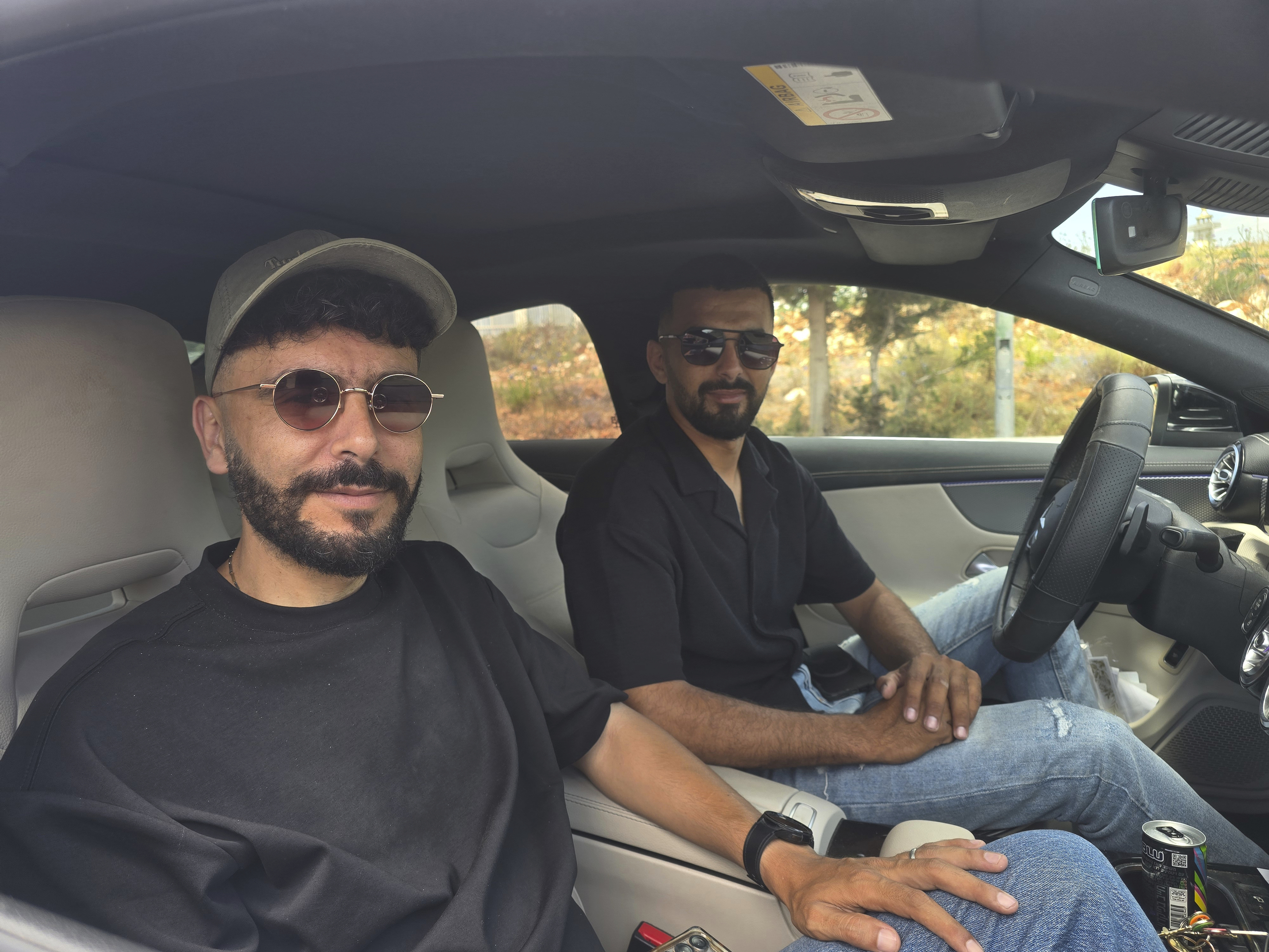Dos habitantes en el poblado beduino israelí de Arab al Aramshe.