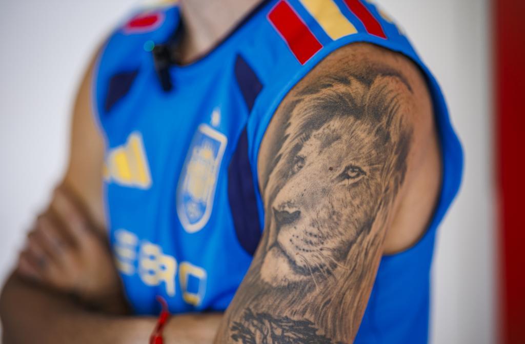 Un detalle del tatuaje que luce Baena en su brazo derecho.
