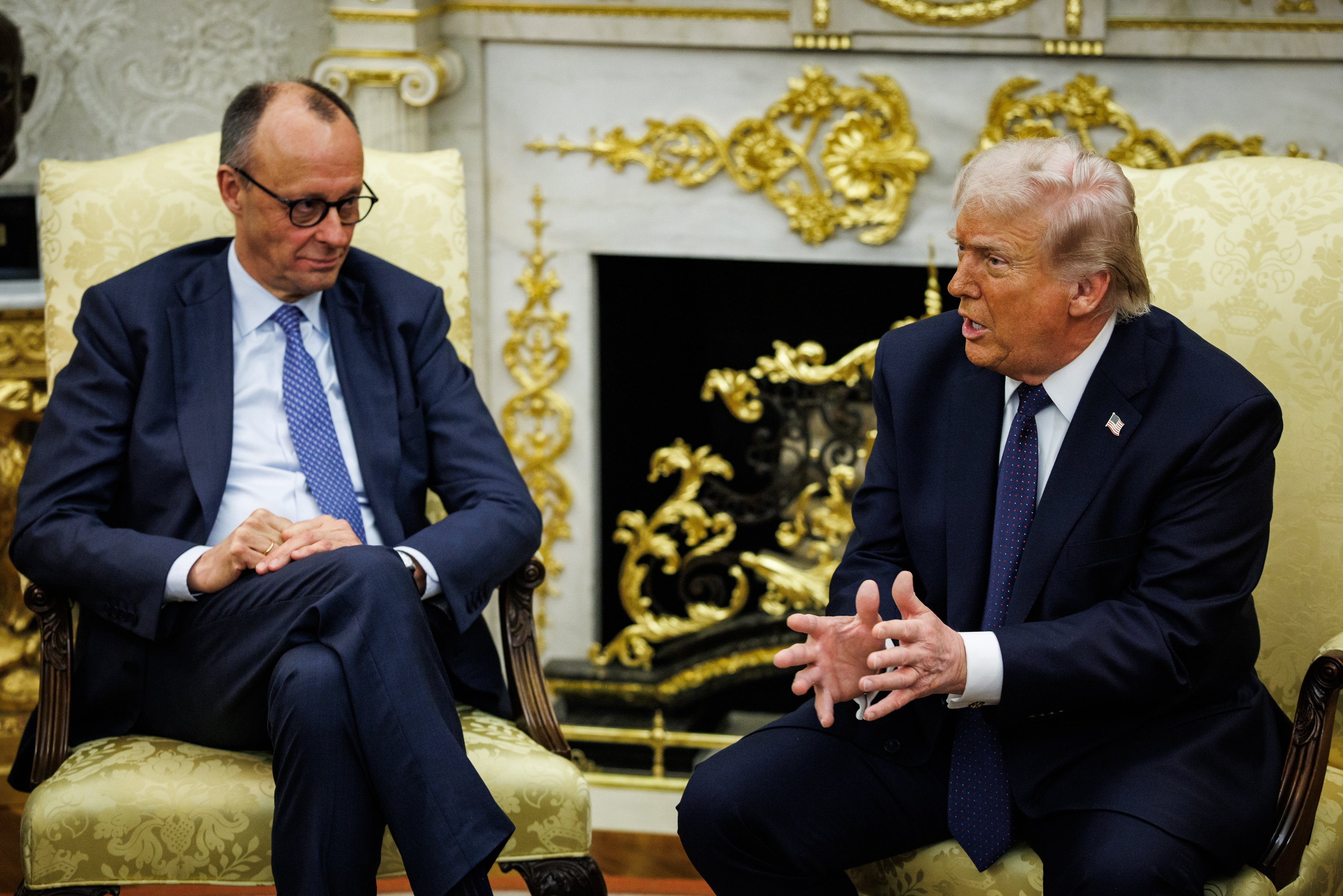 El presidente estadounidense, Donald Trump, recibe al canciller alemán, Friedrich Merz, en el Despacho Oval de la Casa Blanca durante una reunión bilateral celebrada en marzo de 2026.