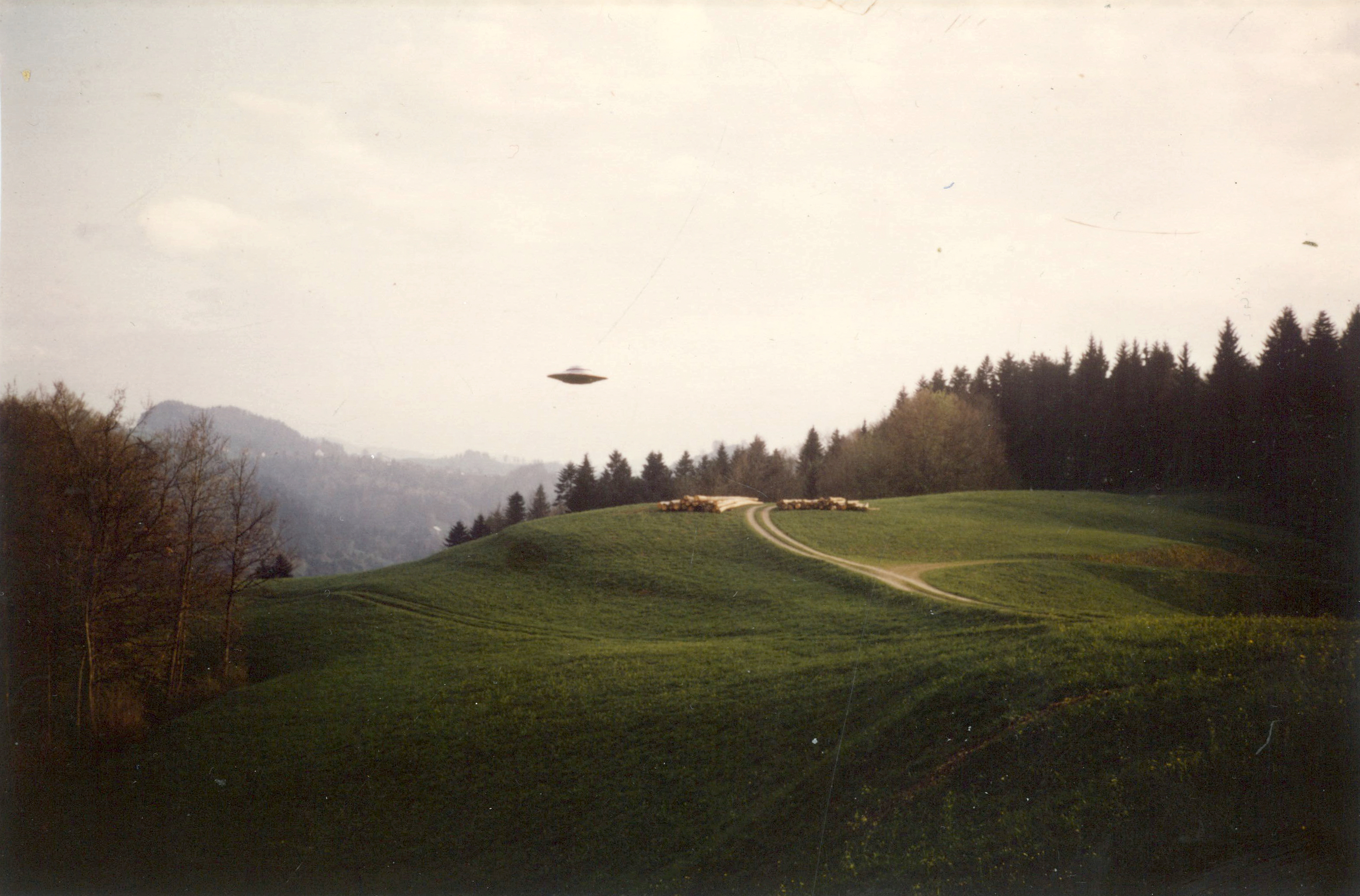 Imagen de Eduard Albert 'Billy' Meier que representa un 'platillo de las Pléyades' en Ober-Sädelegg (Suiza), el 8 de marzo de 1975.