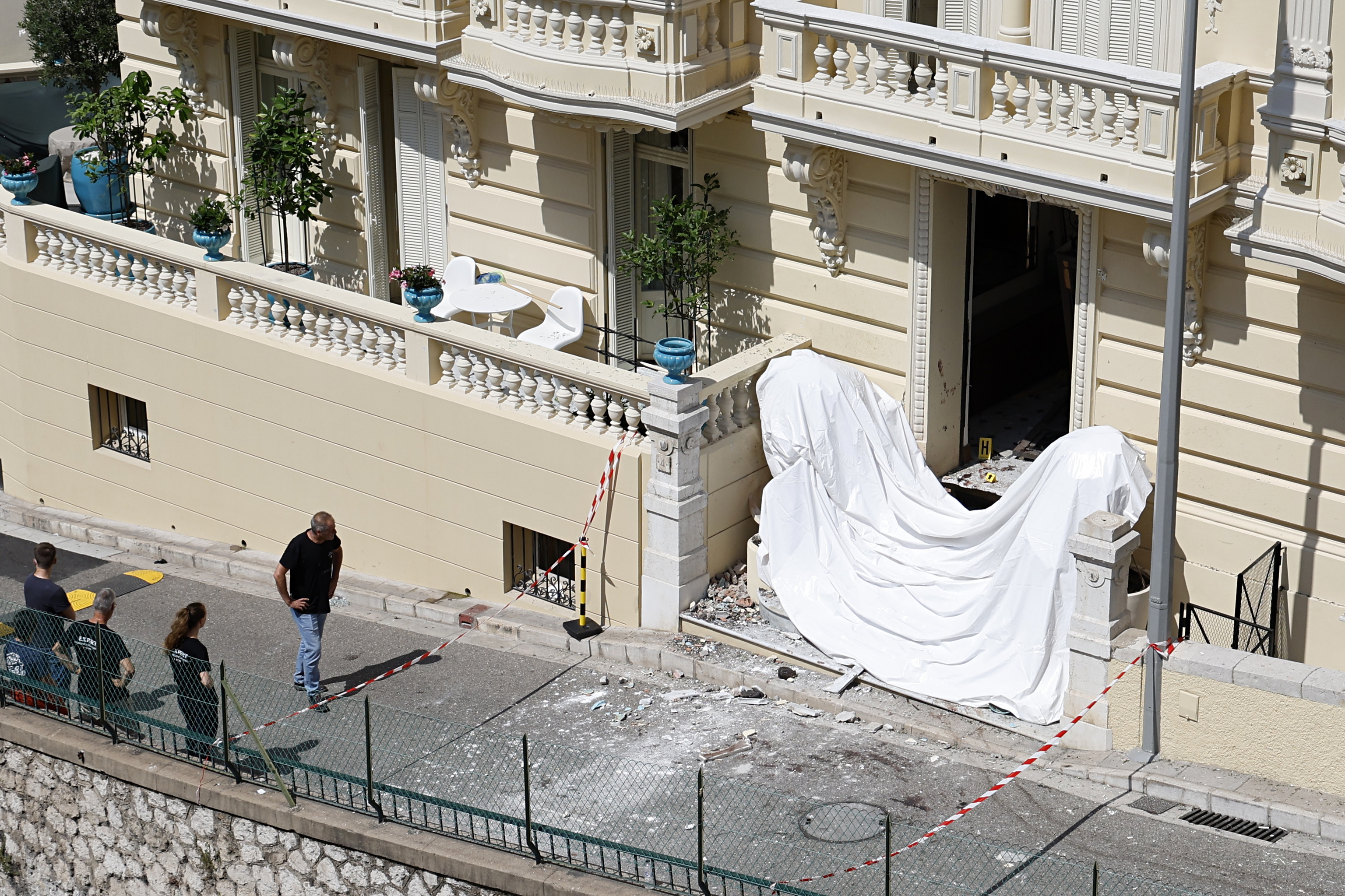 La entrada del edificio de Mónaco, donde un la explosión dejó herido  a  Ermolaev y a otras dos personas.