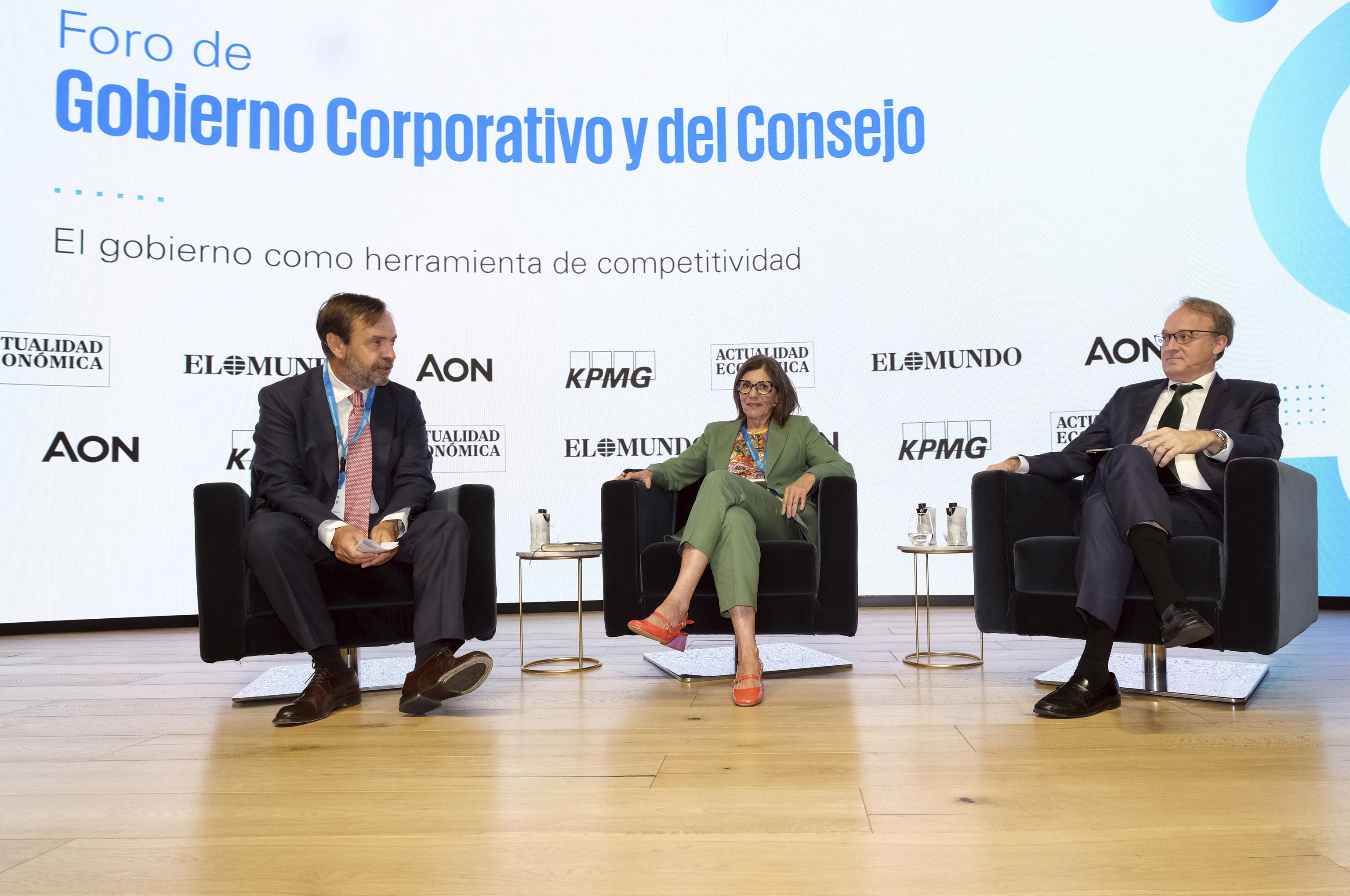 Ramón Pueyo (i), Teresa Quirós y Roberto Fernández.