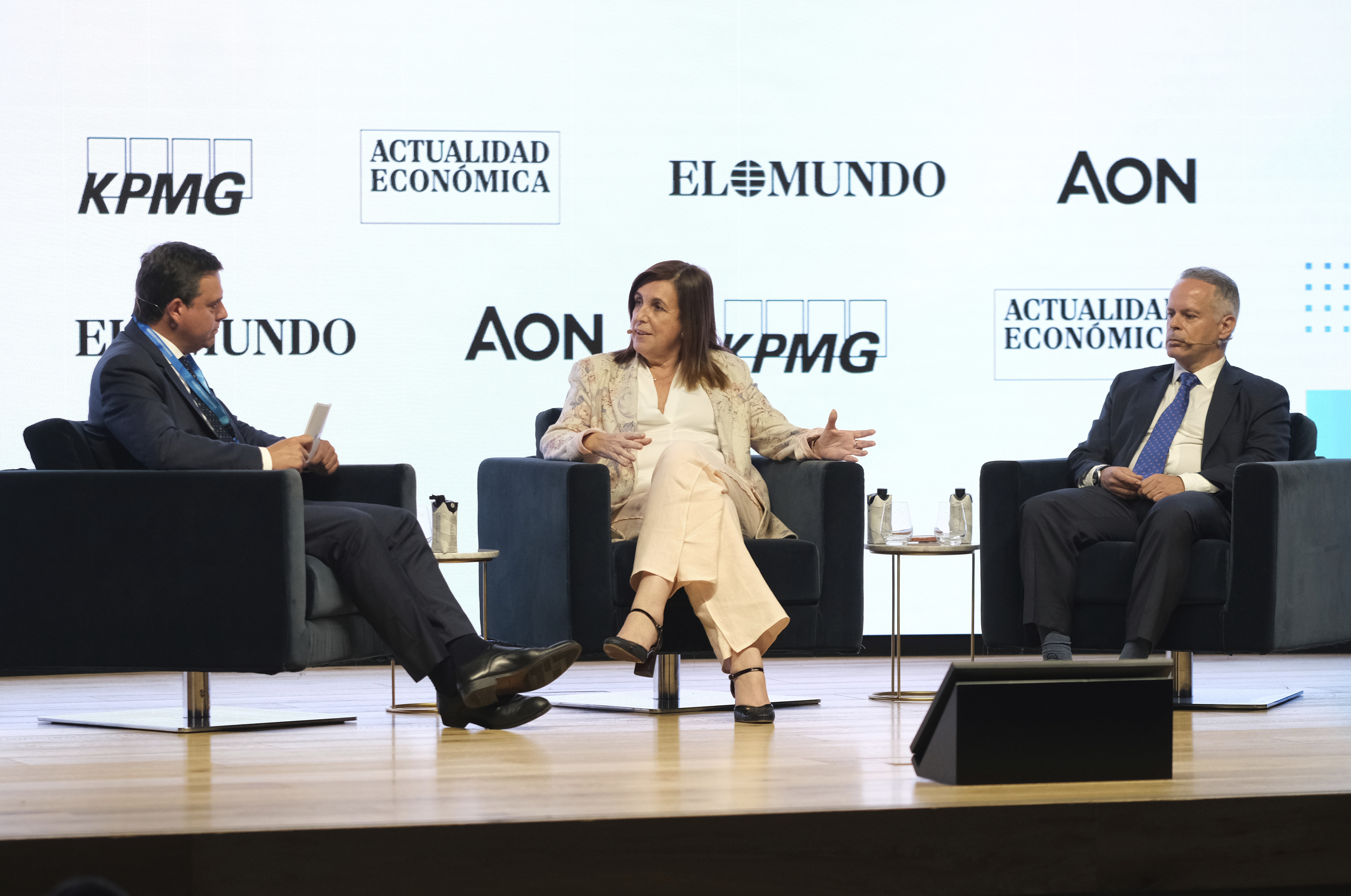 Alberto Fernández Solar (i), Mª José García Beato y Fernando Caballero de la Sen.