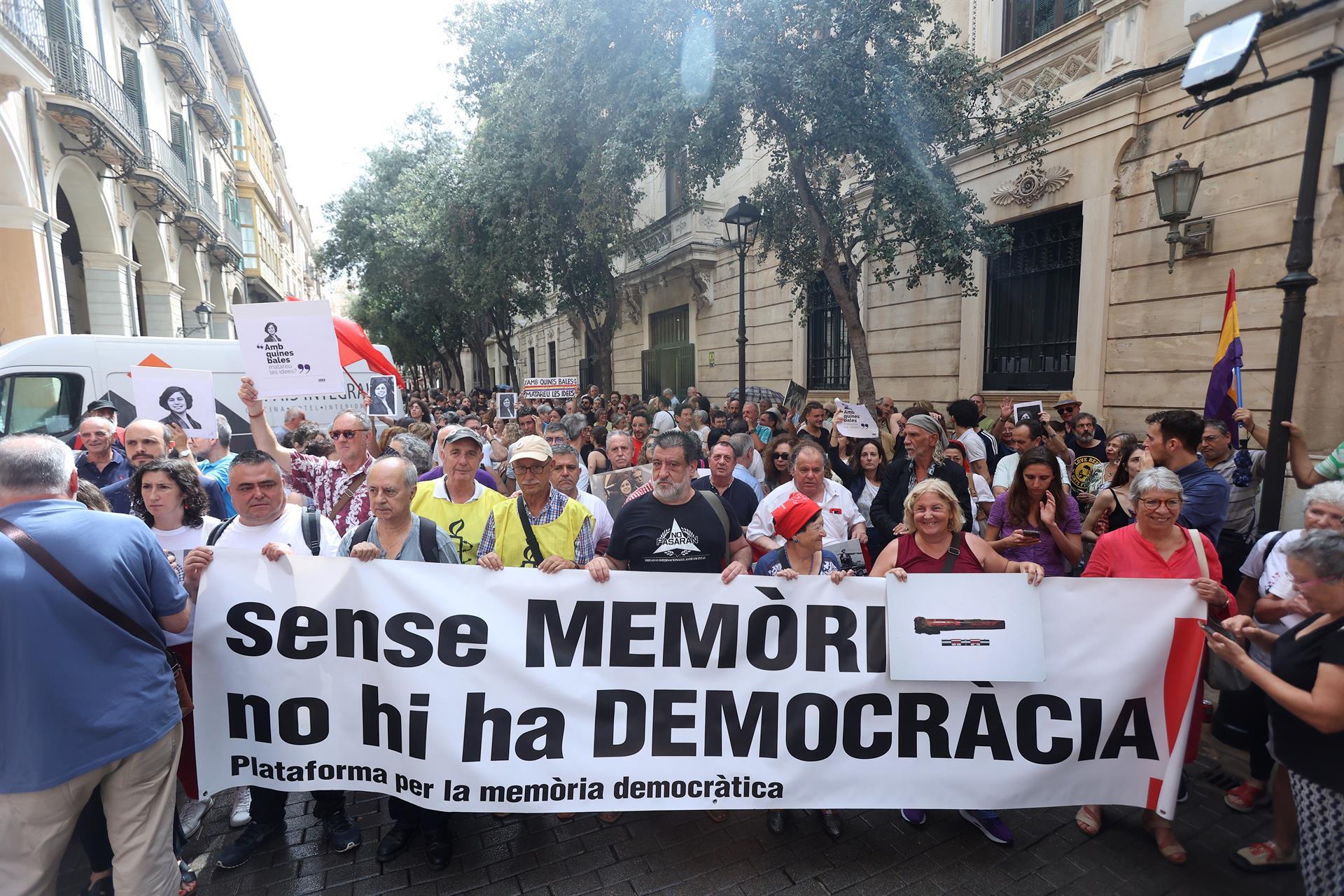 Manifestación de entidades memorialistas a favor de la Ley.