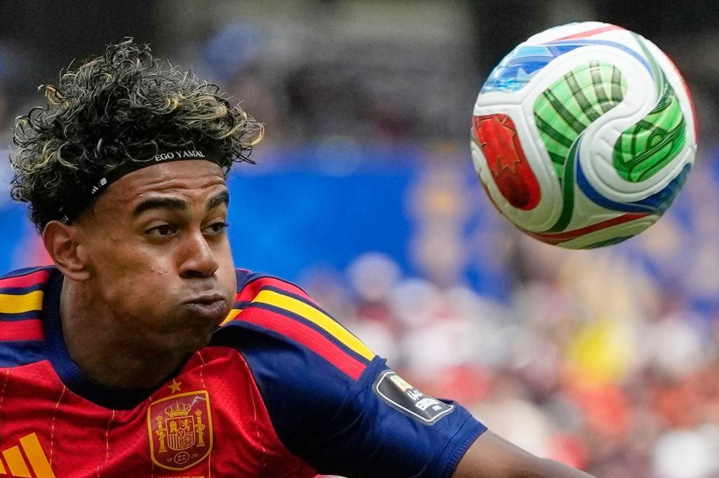 Lamine Yamal, durante el partido ante Bélgica.