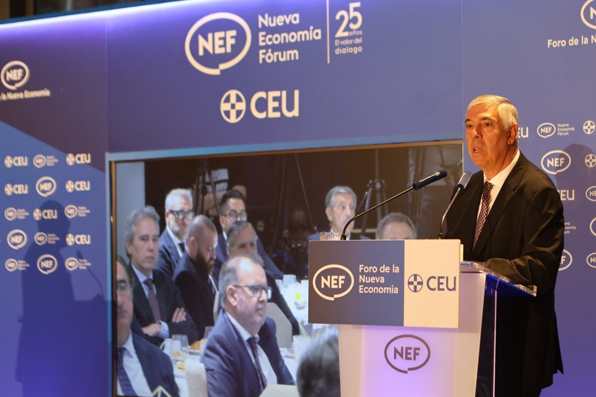El presidente de Ifema Madrid, Jos� Vicente de los Mozos, en un momento del acto del 'Foro de la Nueva Econom�a', celebrado ayer en el hotel Four Seasons de Madrid.