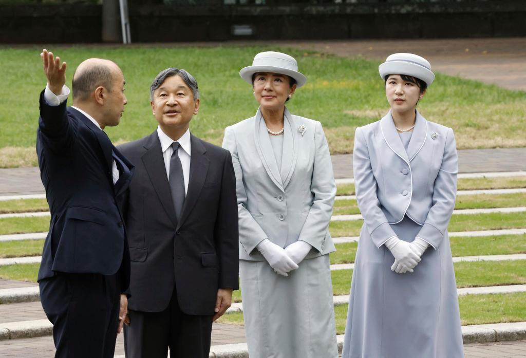 La princesa, junto a sus padres, Naruhito y Masako, en Nagasaki, el pasado otoño.