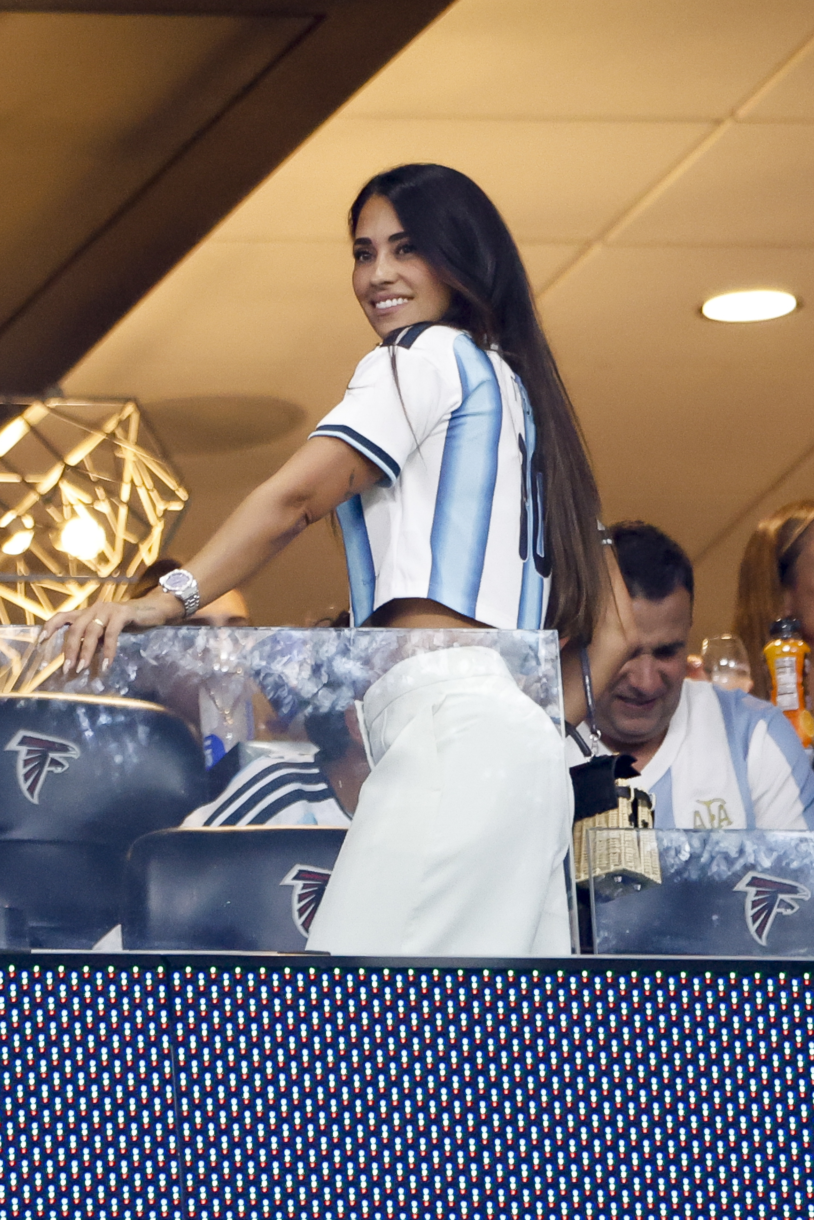 Antonela Roccuzzo, en el partido de Inglaterra - Argentina.