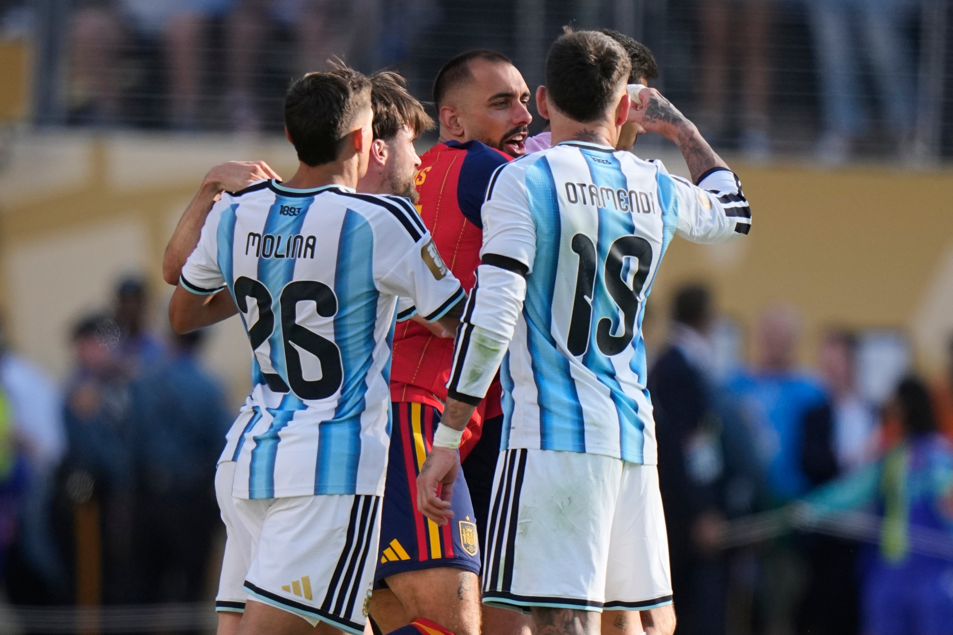 Otamendi, Molina, Borja Iglesias y Tagliafico, tras el pitido final.