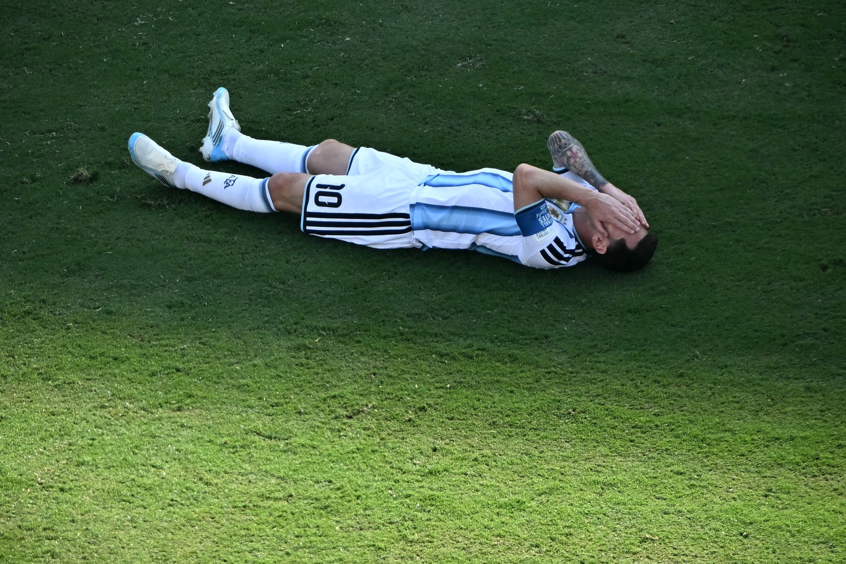 El desconsuelo de Messi, tras la final perdida ante España.