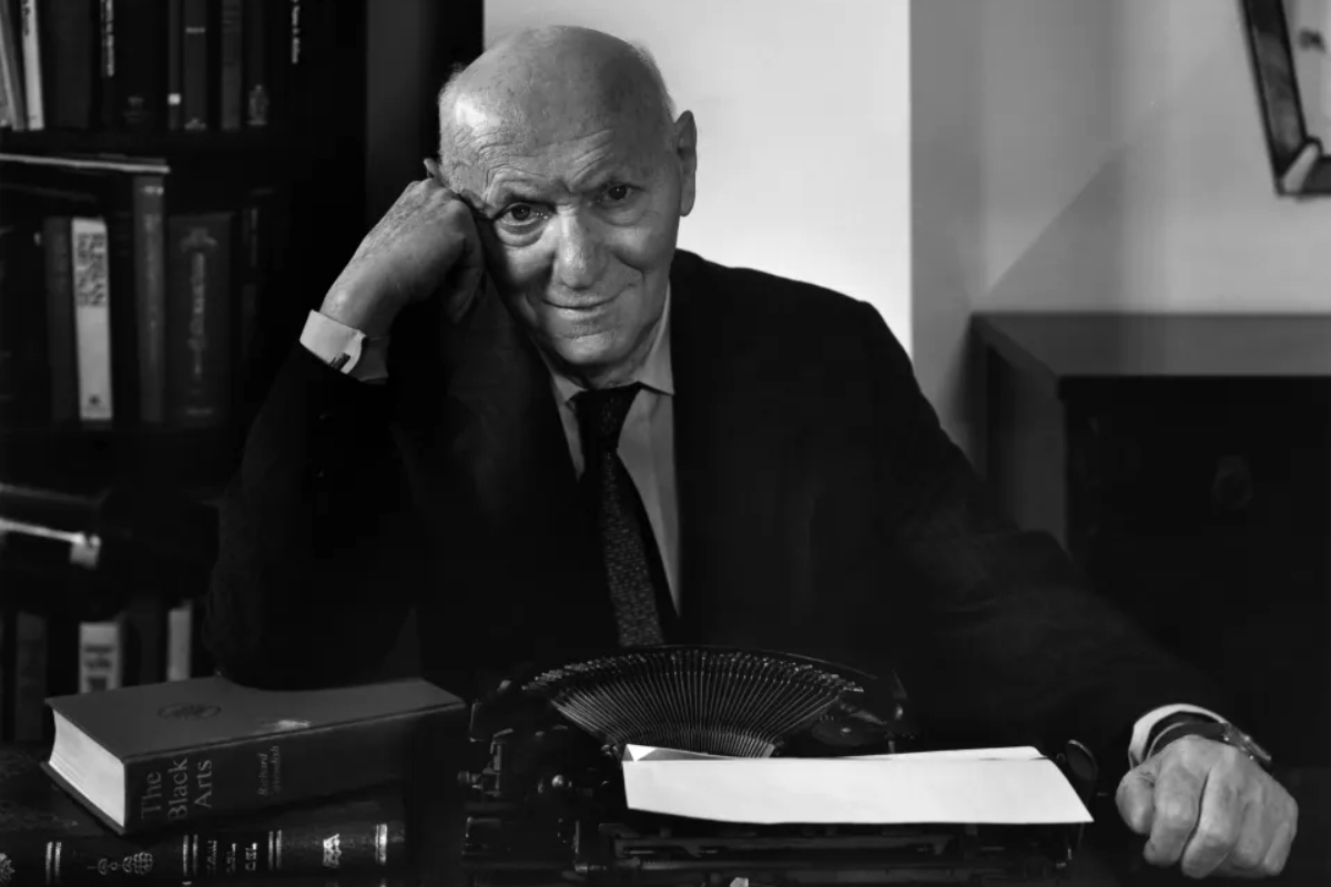 Isaac Bashevis Singer en su casa de Manhattan