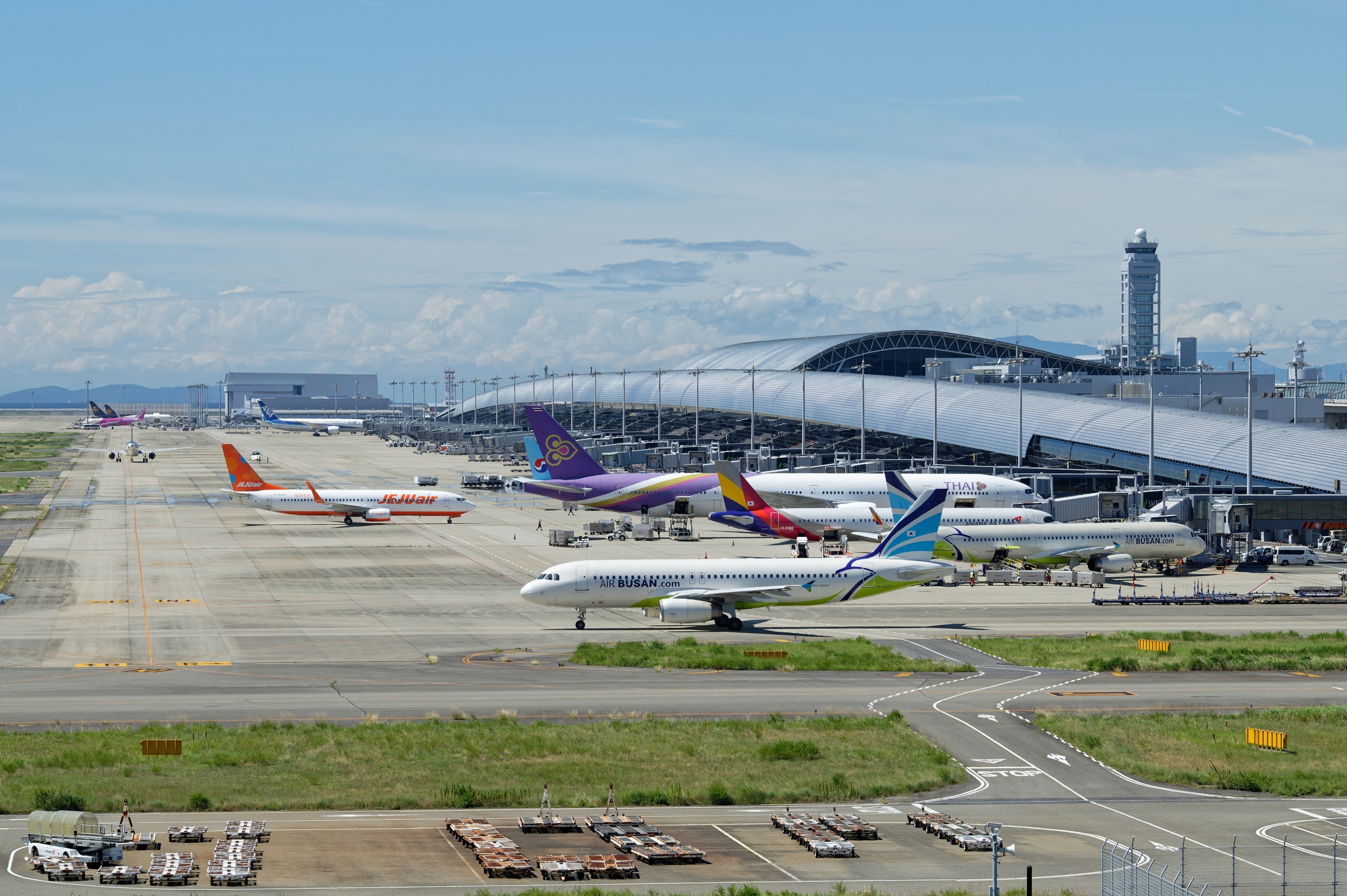 El aeropuerto de Kansai, dise�ador por Renzo Piano, descansa sobre una isla artificial.