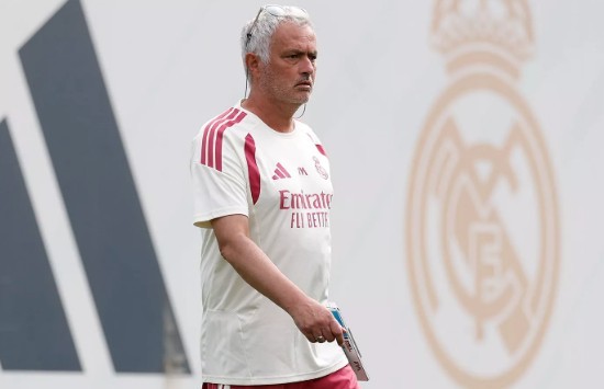 Mourinho, durante la sesión del miércoles en Valdebebas.
