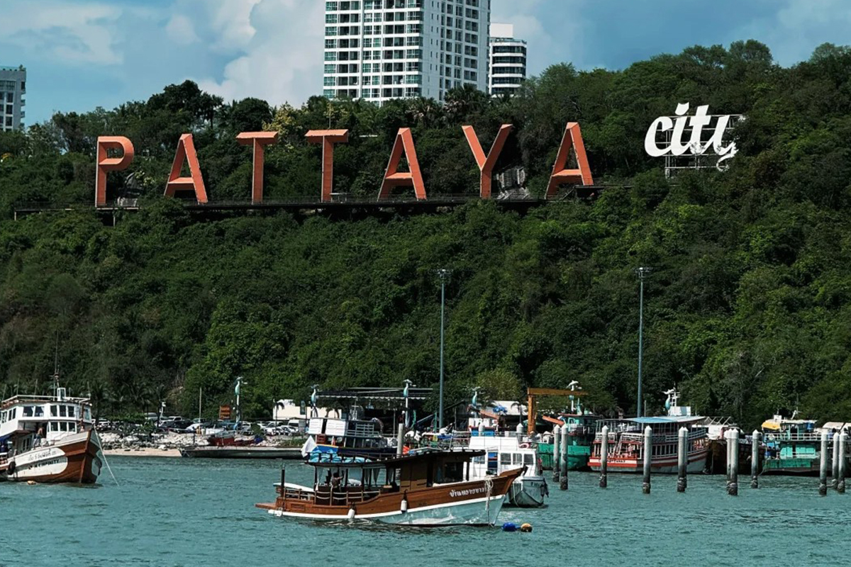 El cartel que da la bienvenida a la playa principal de Pattaya.