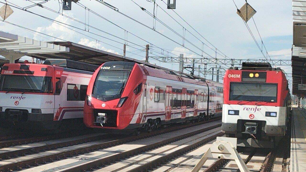 Varios trenes de cercanías en una imagen de archivo.
