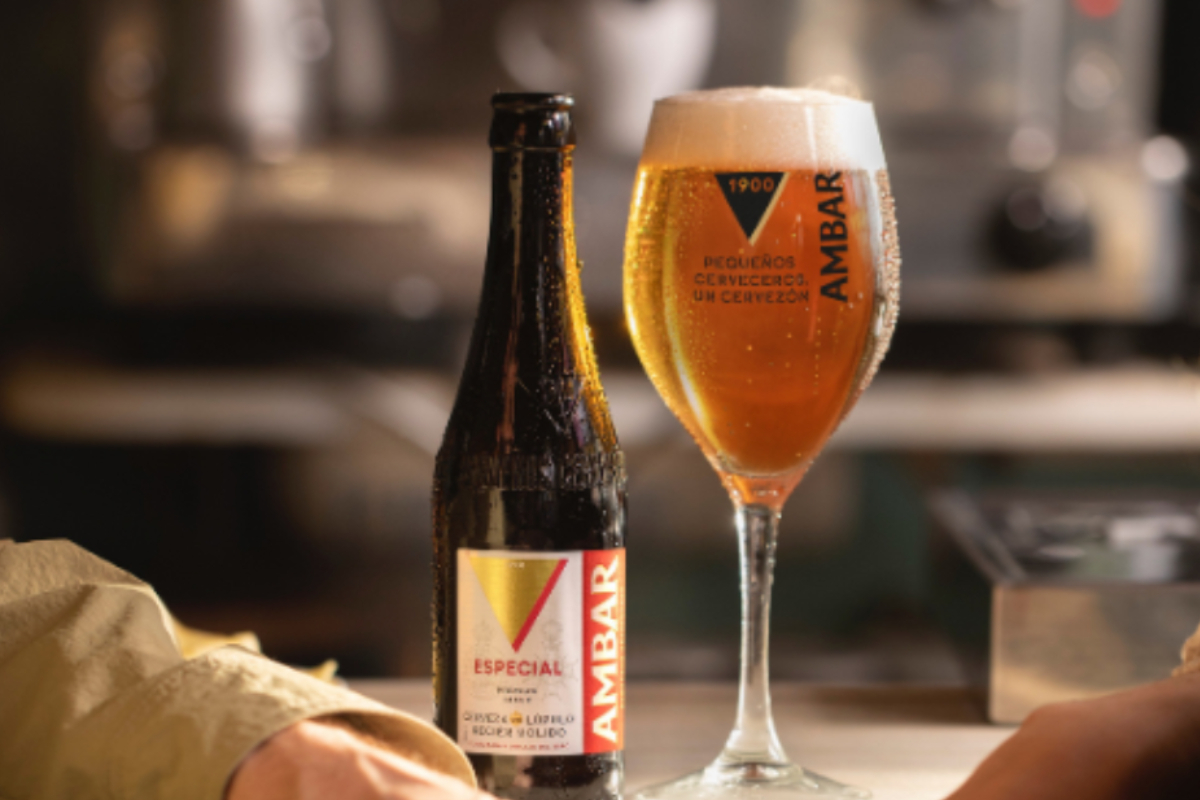 Una cerveza Ambar Especial, en una imagen promocional