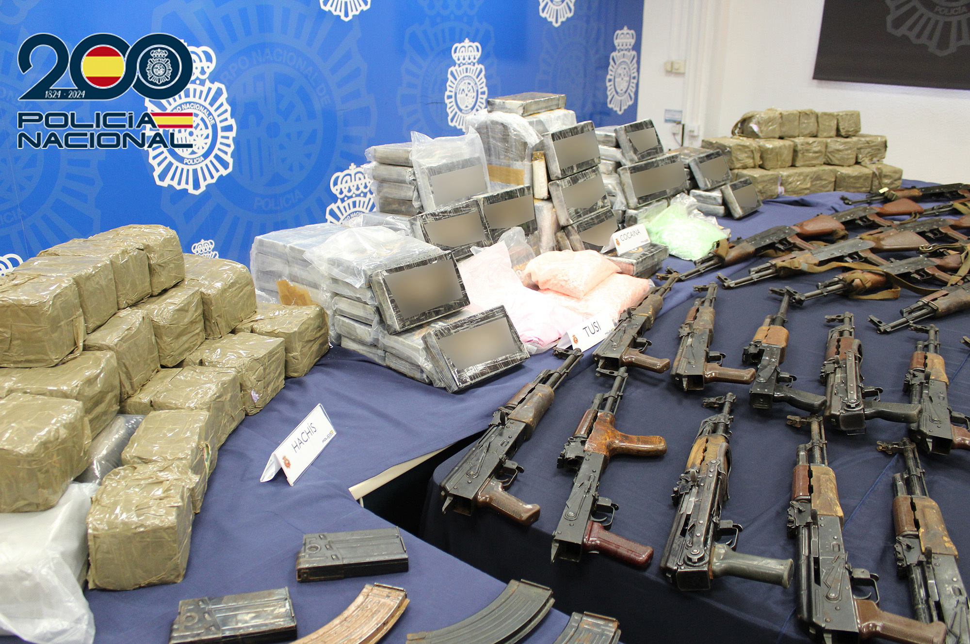 Parte del arsenal intervenido a la organización