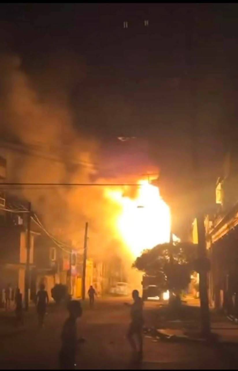 Un incendio en La Habana, este viernes.