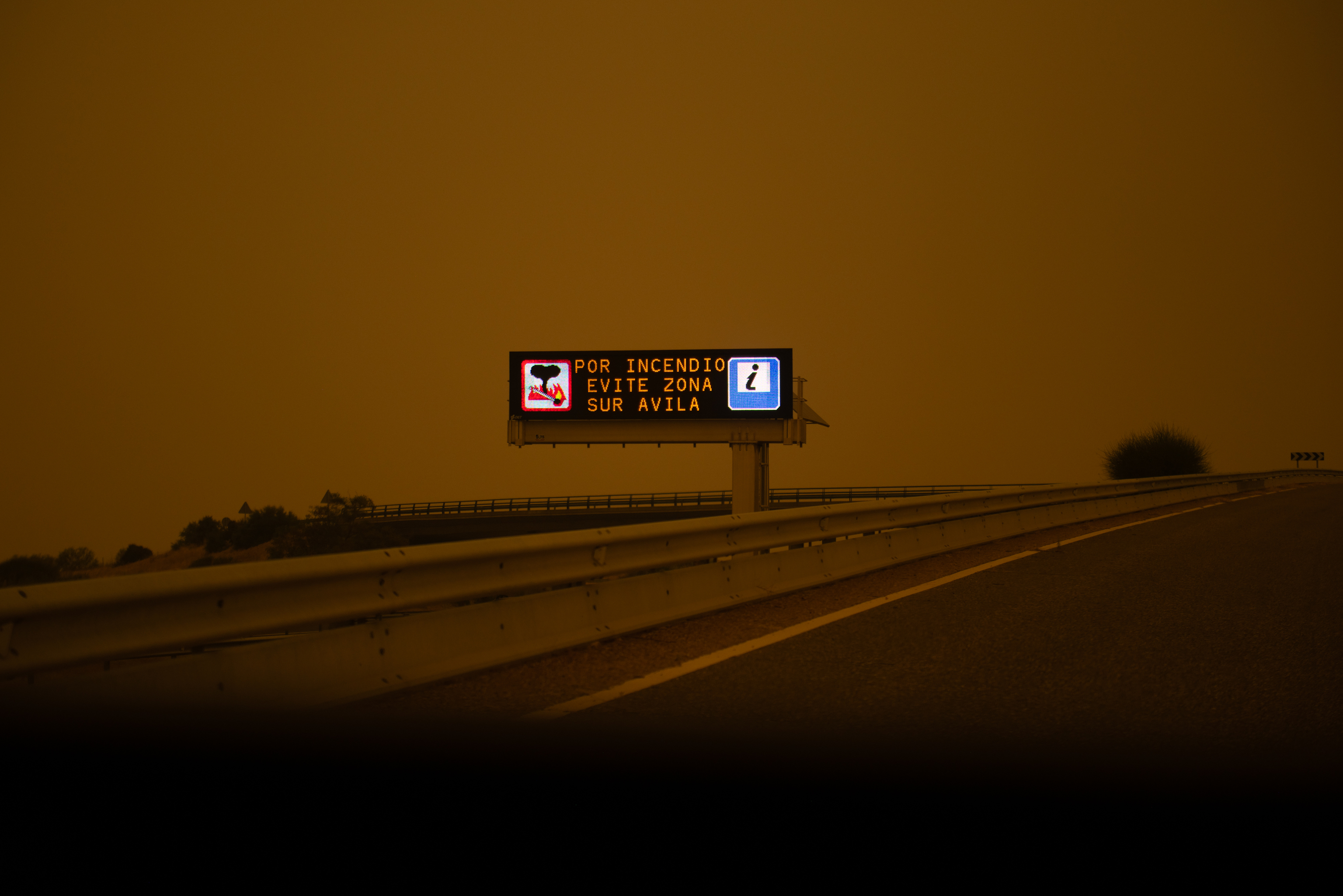 Carretera afectada junto al Valle del Ti�tar (�vila).