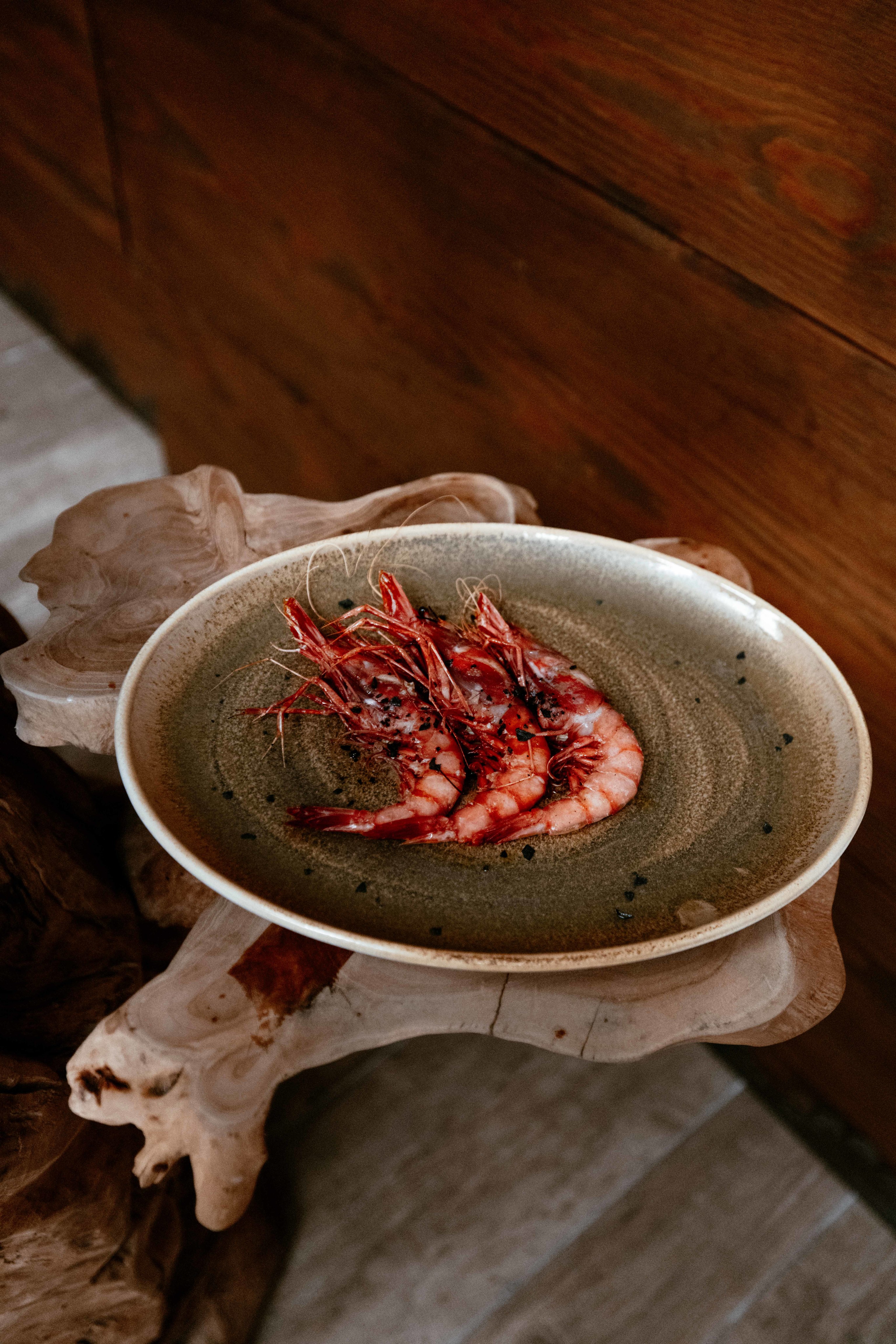 Gamba roja a la brasa del restaurante Essentia, en la A-3.