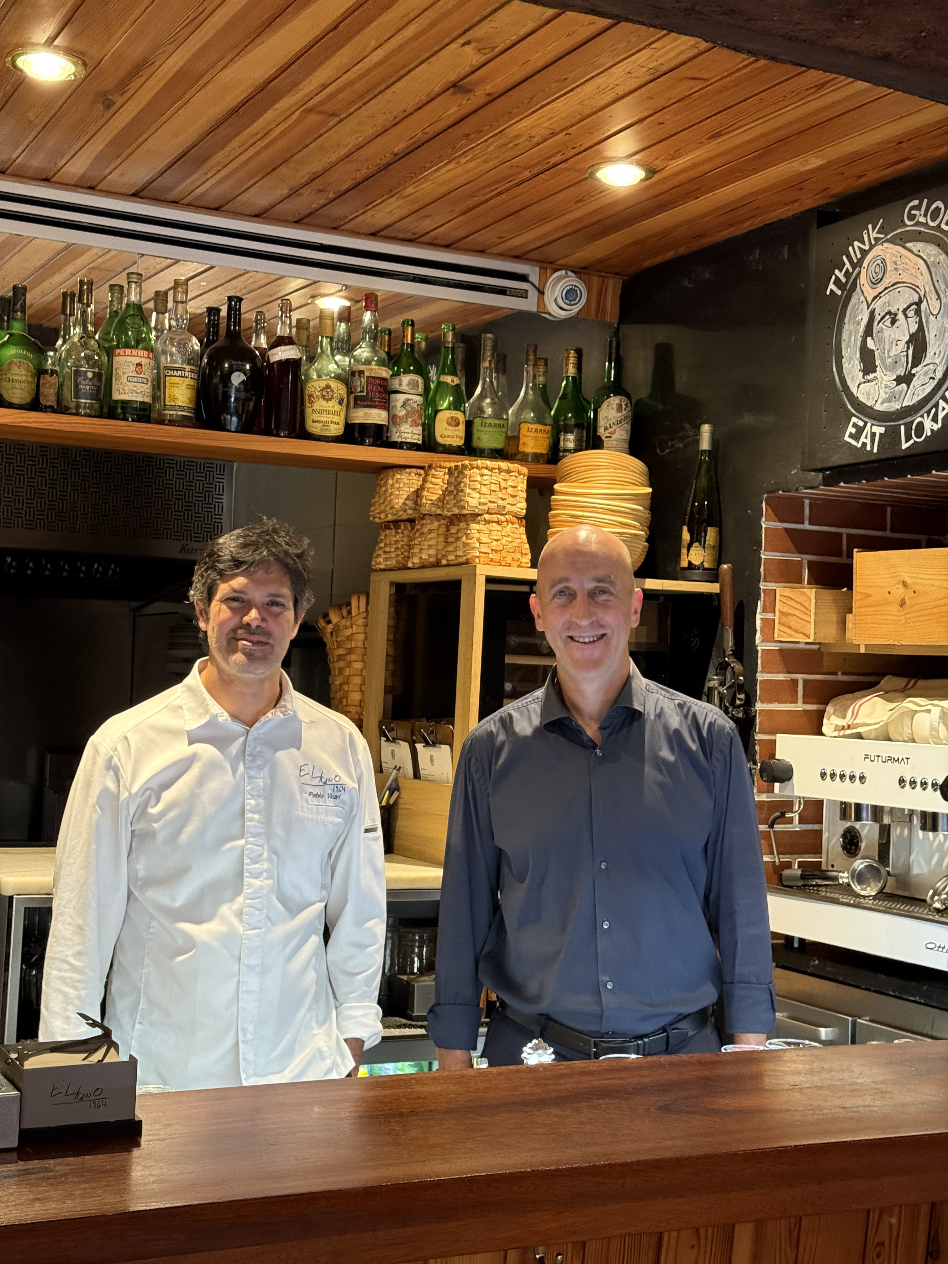 Los chefs de Elkano Pablo Vicari y Aitor Arregui.