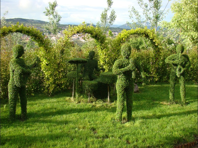 Algunas de las esculturas del Bosque Encantado.