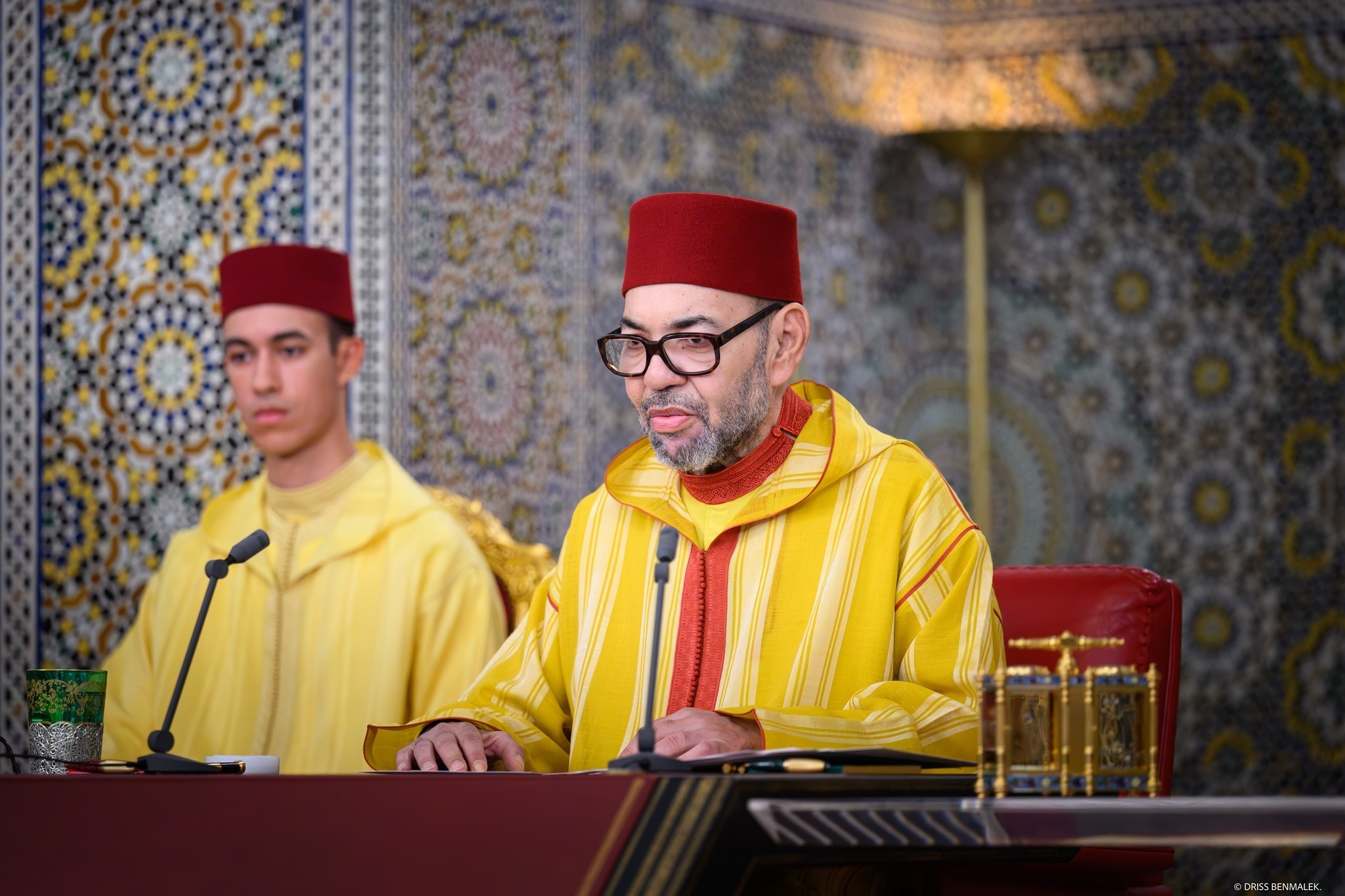 Mohamed VI, junto a su hijo, el príncipe Mulay Hasán, durante el discurso por el Día del Trono.