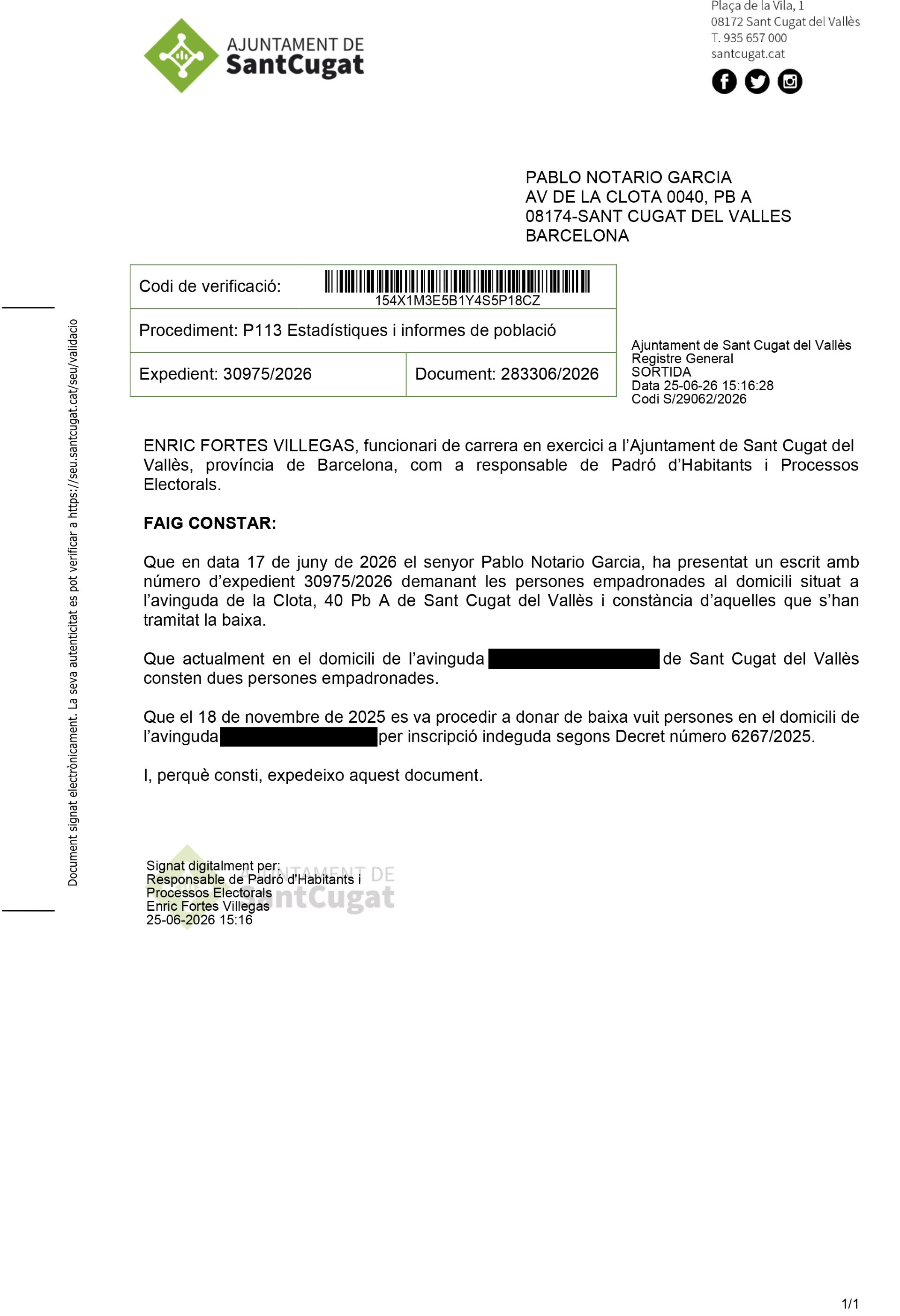 Imagen del documento en el que el Ayuntamiento de Sant Cugat da de baja a las ocho personas empadronadas ilegalmente en una vivienda