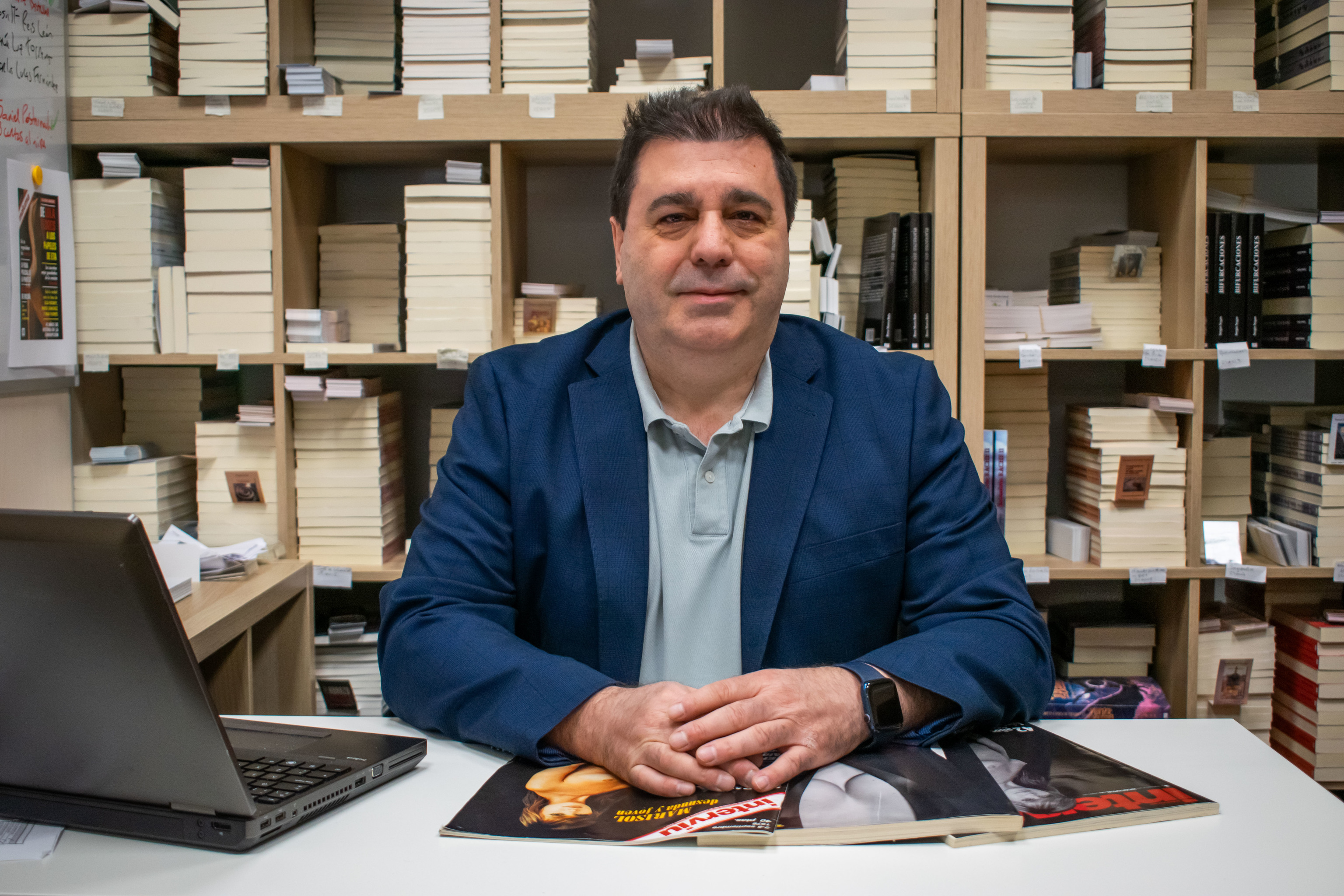 En la foto, Luis Miguel Montero, autor del libro 'De Lola Flores a los papeles de ETA. Los secretos mejor guardados de la revista Intervi�'.