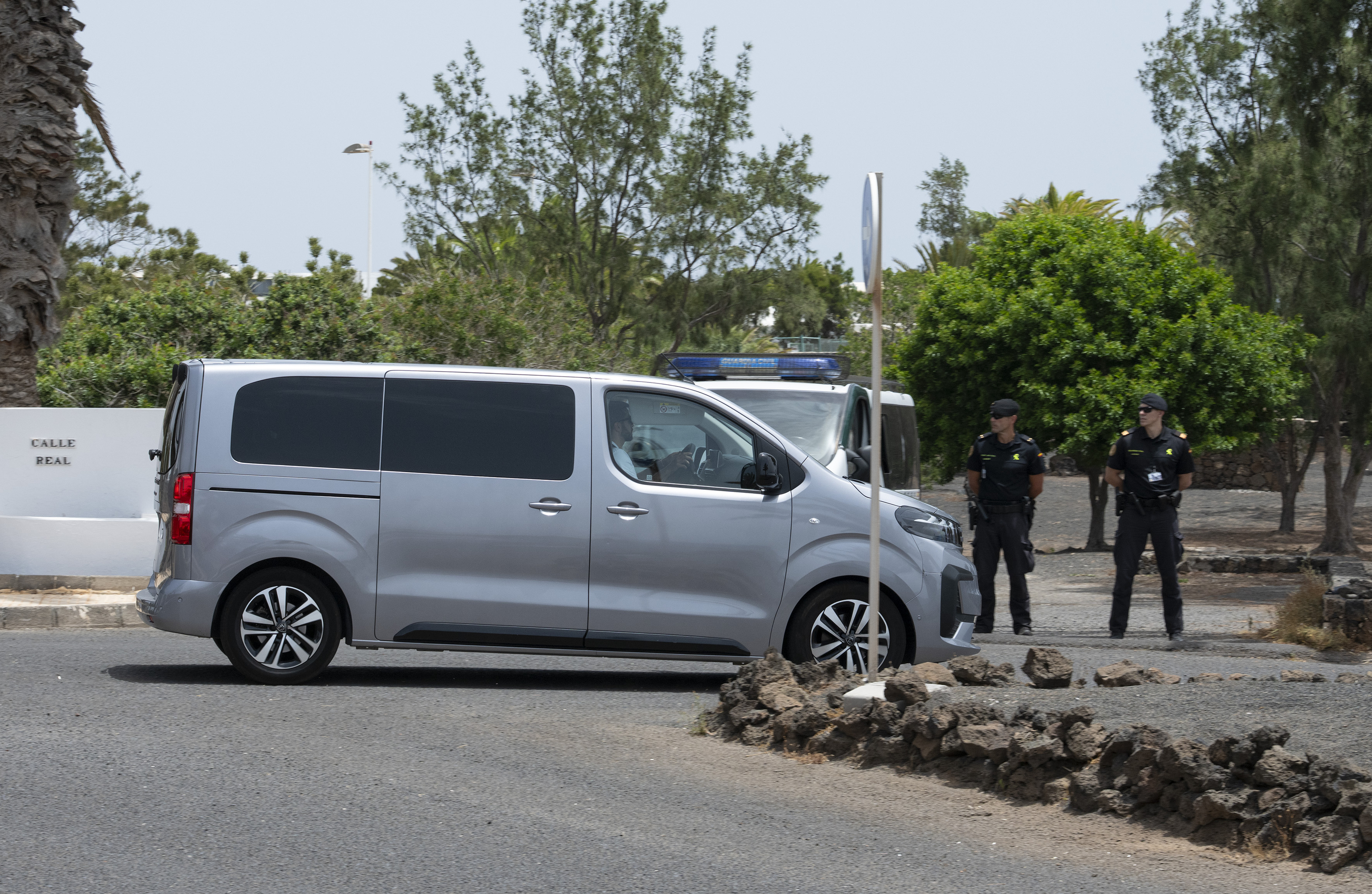 El presidente del Gobierno, Pedro Sánchez, accede en furgoneta a la residencia oficial de La Mareta