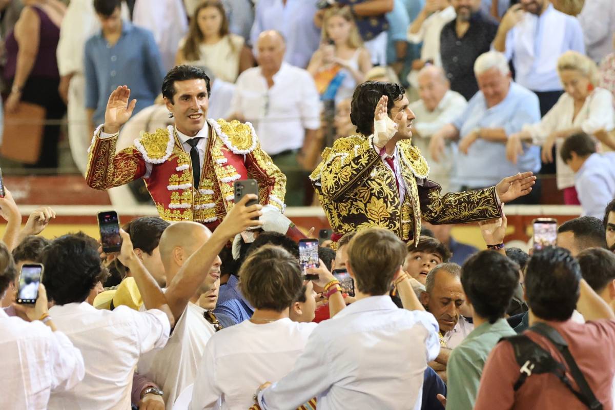 Morante y Talavante a hombros en El Puerto