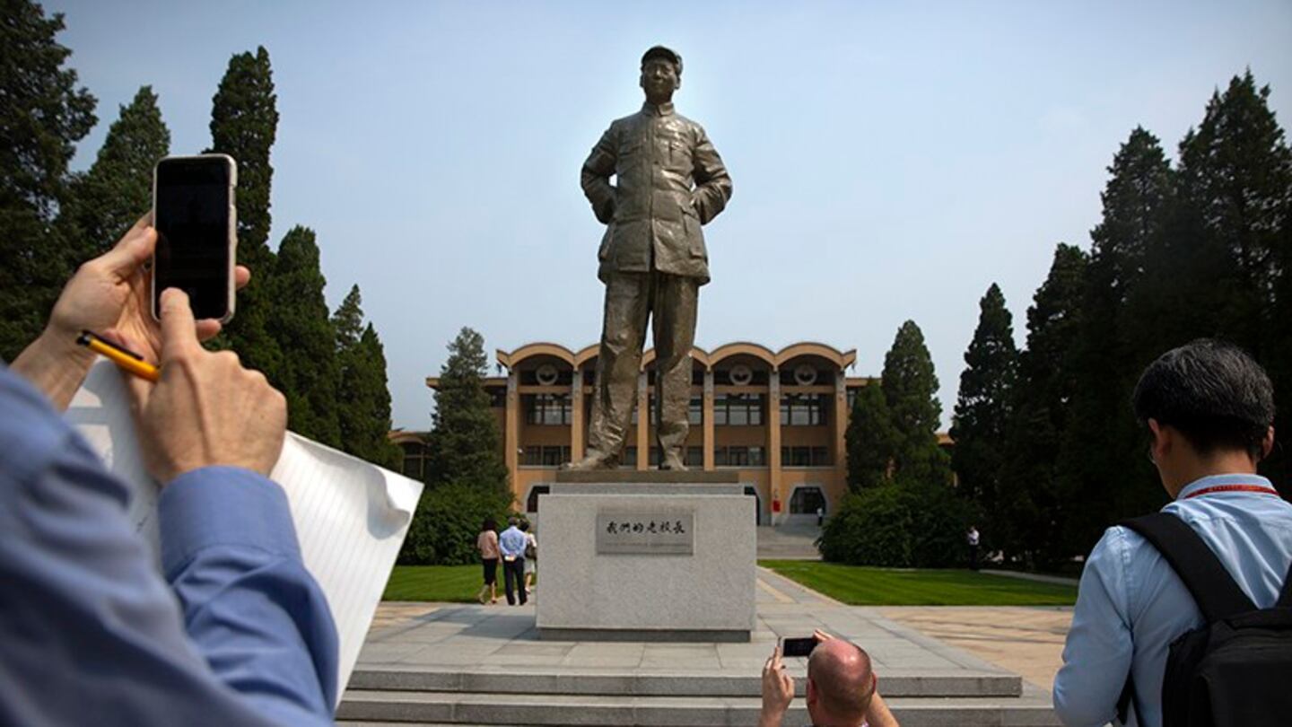 Estatua de Mao Zedong en el interior de la Escuela Central del Partido Comunista.
