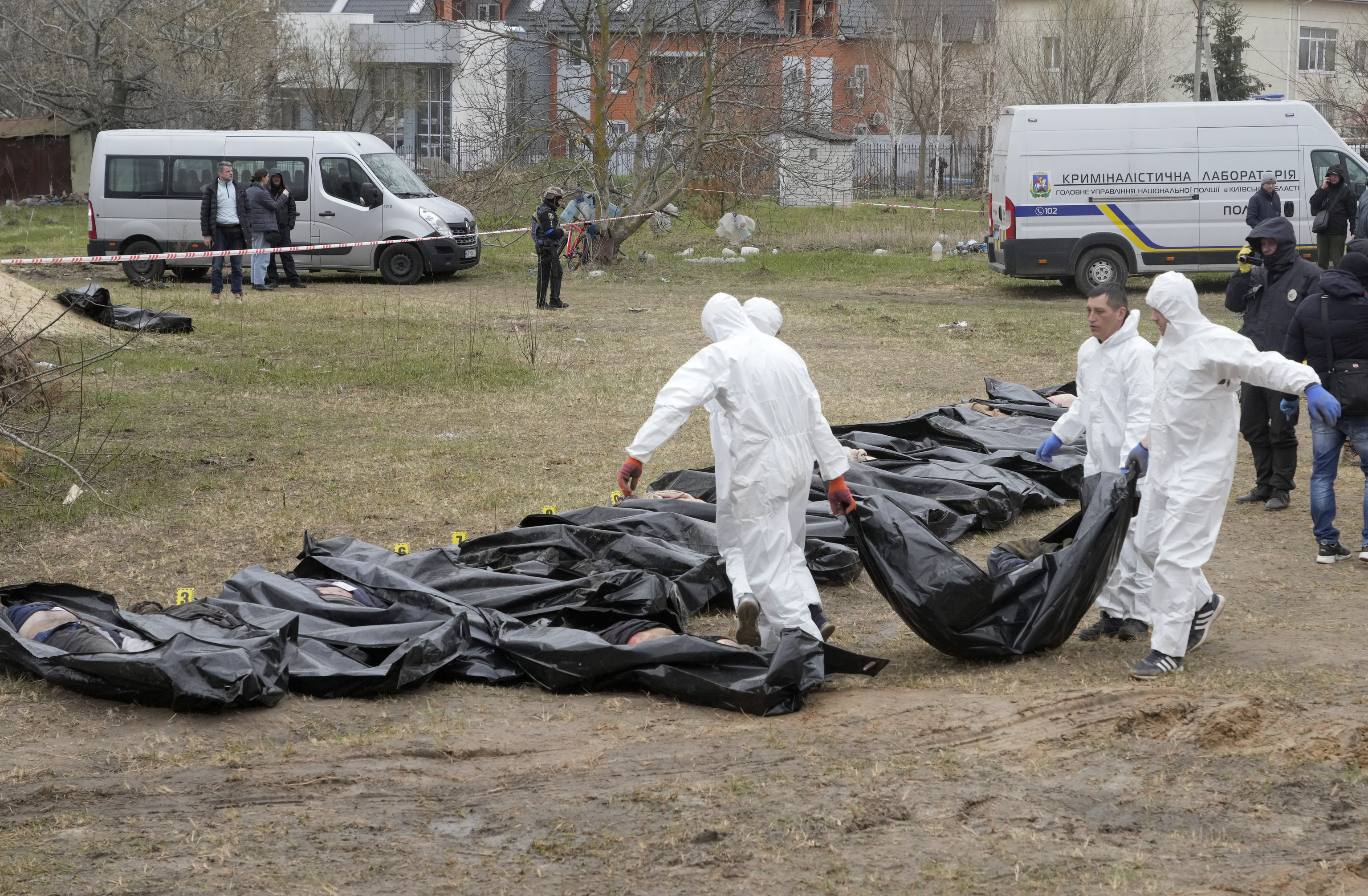Cadáveres en la localidad ucraniana de Bucha tras la matanza de 2022.