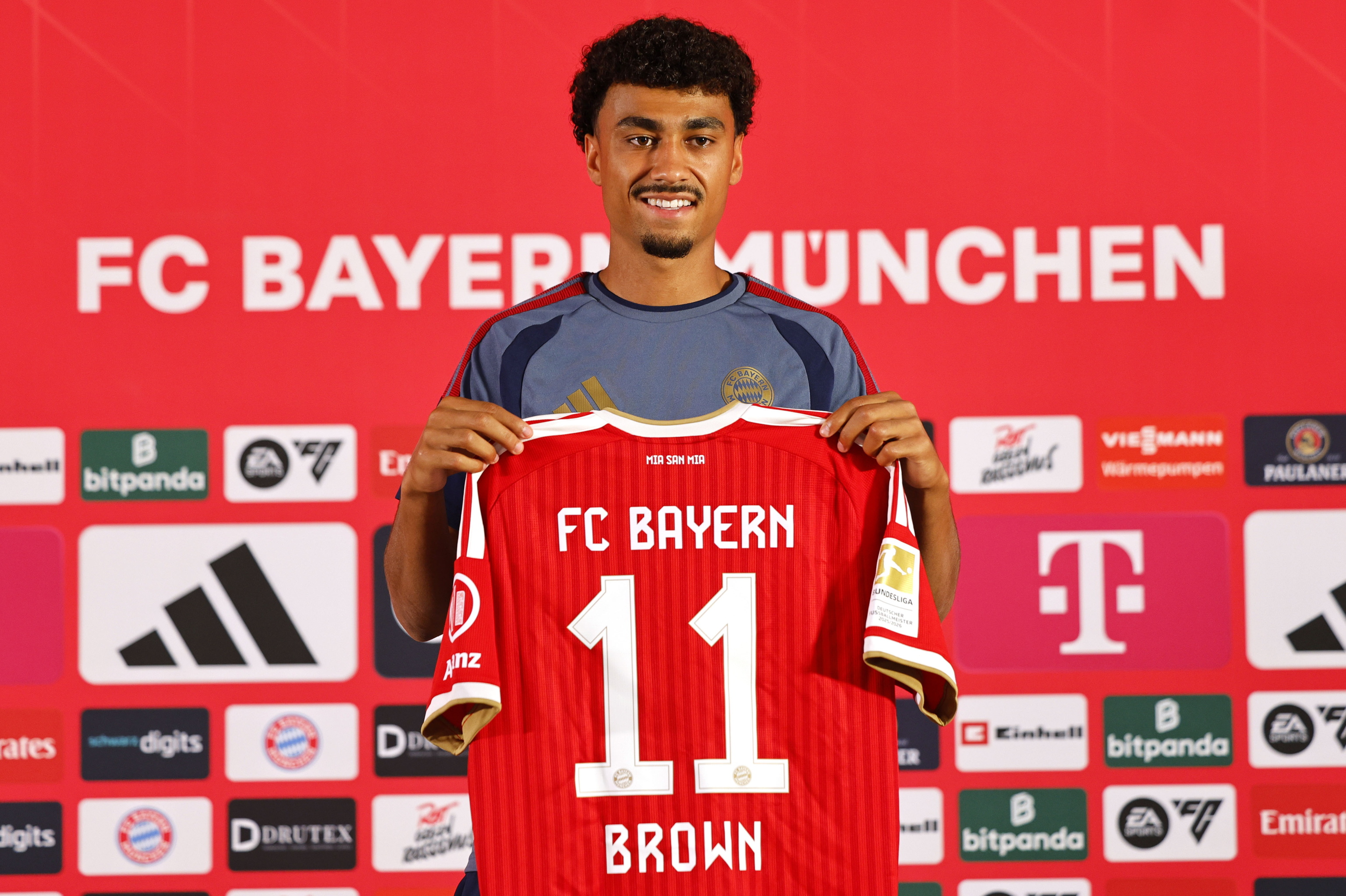 Nathaniel Brown, con la camiseta del Bayern.