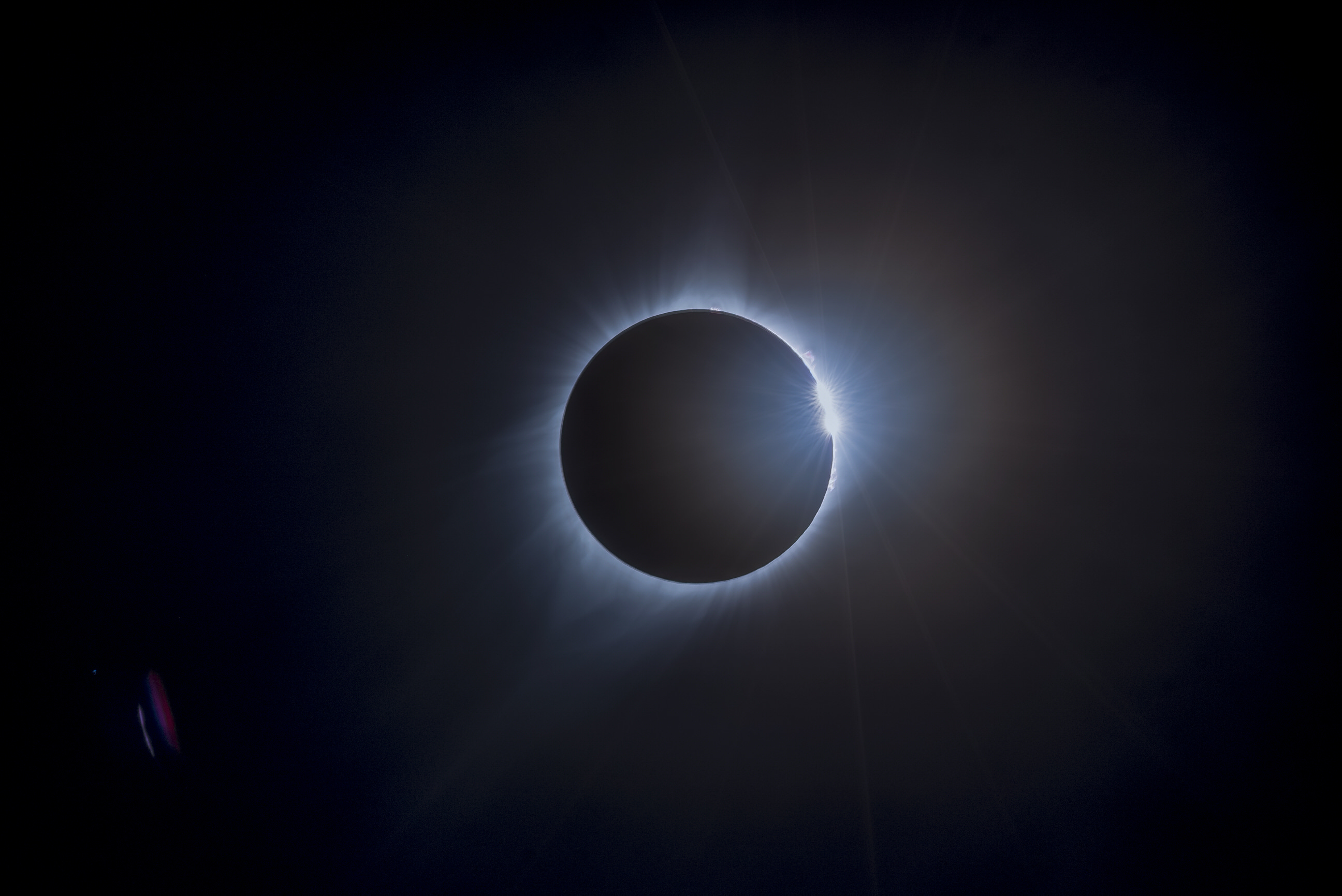 El anillo de diamantes observado en 2017