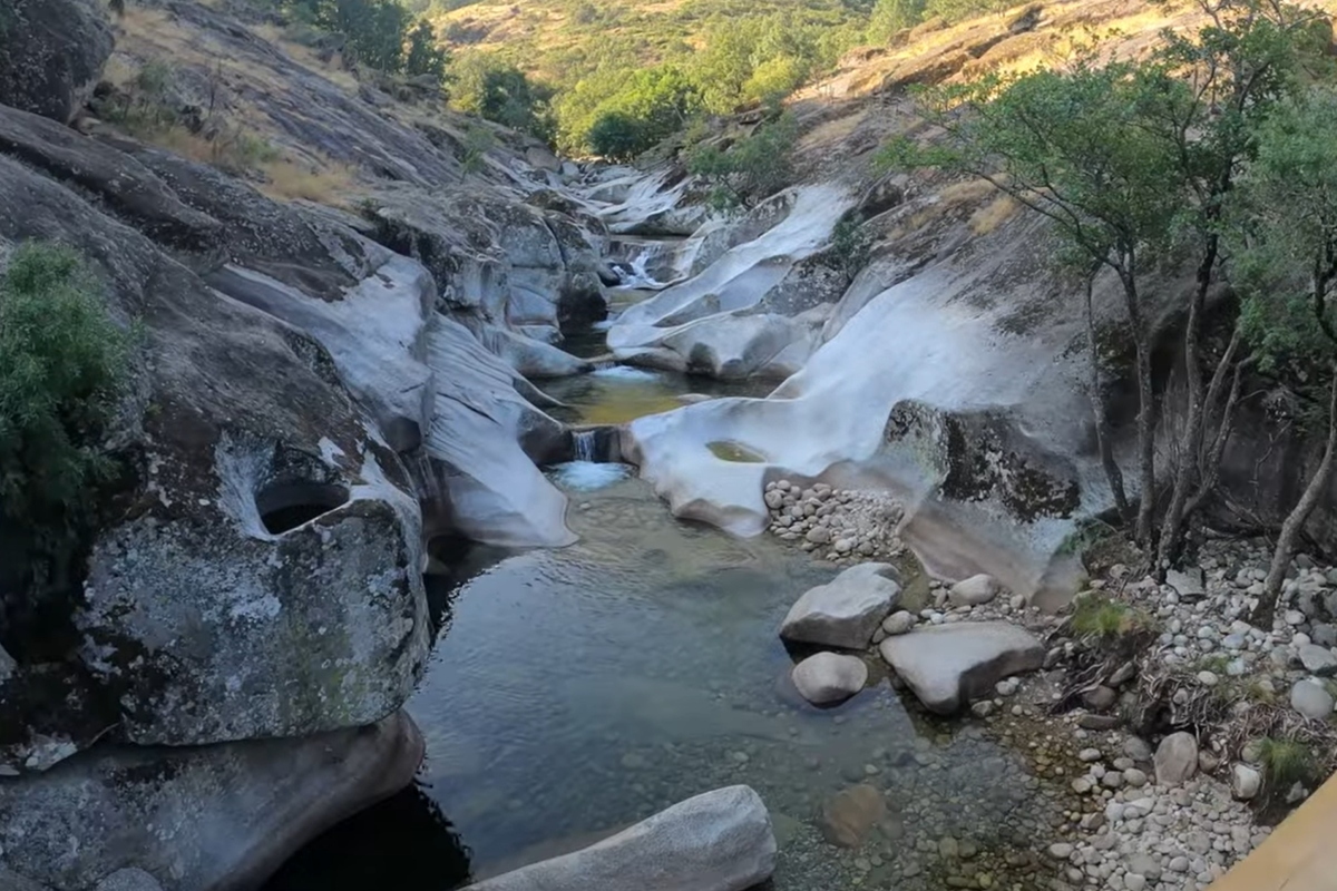 Para muchos, las mejores piscinas naturales de Espa�a est�n en C�ceres: pozas con aguas cristalinas entre rocas de granito