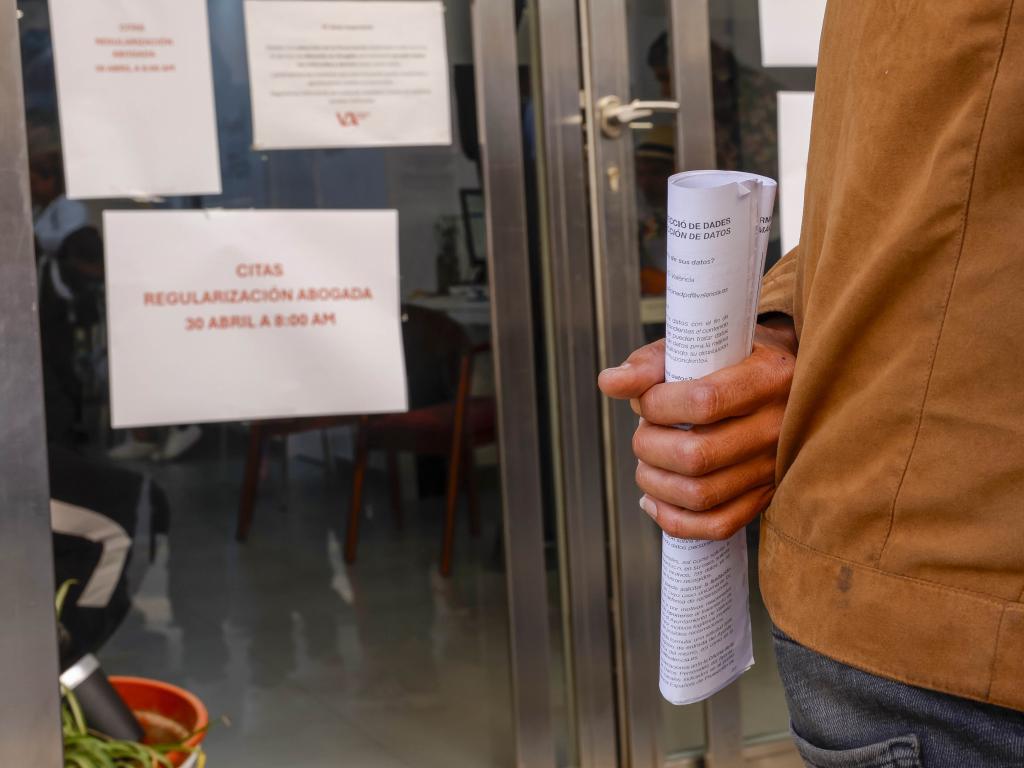 Colas en las Oficinas de Extranjería del Ayuntamiento de Valencia