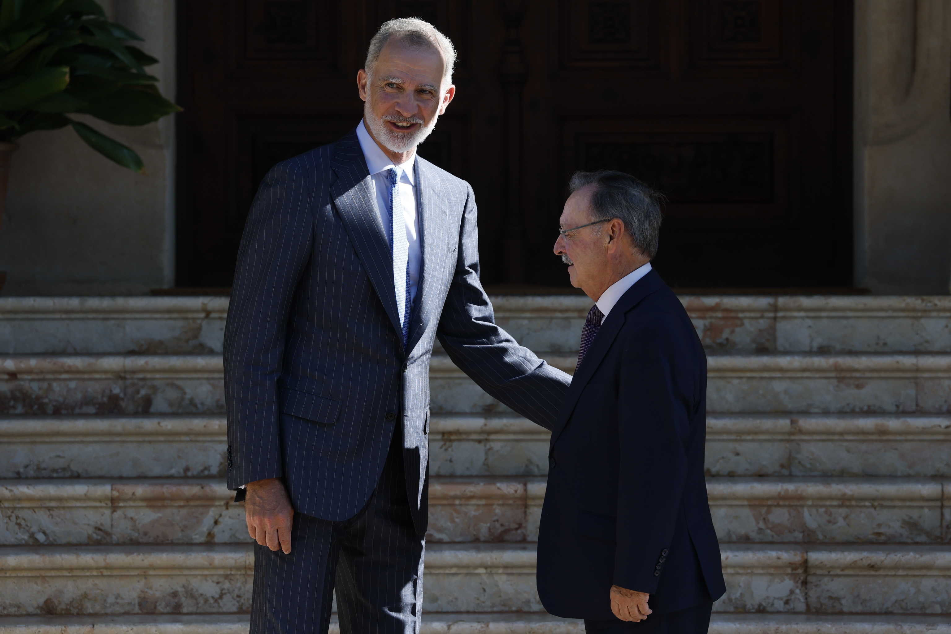 El Rey recibe al presidente ceut�, Juan Jes�s Vivas, en el Palacio de Marivent.