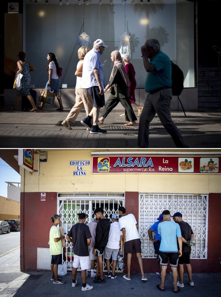 Arriba, transeúntes por el centro de Ceuta. Abajo, un grupo de magrebíes a las puertas de un supermercado con la verja cerrada.