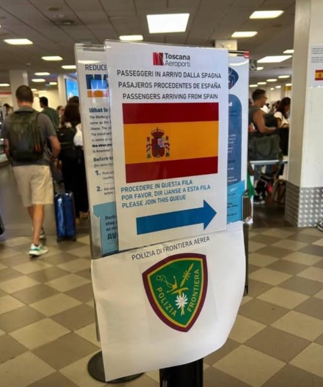 Controles en un aeropuerto de Italia.