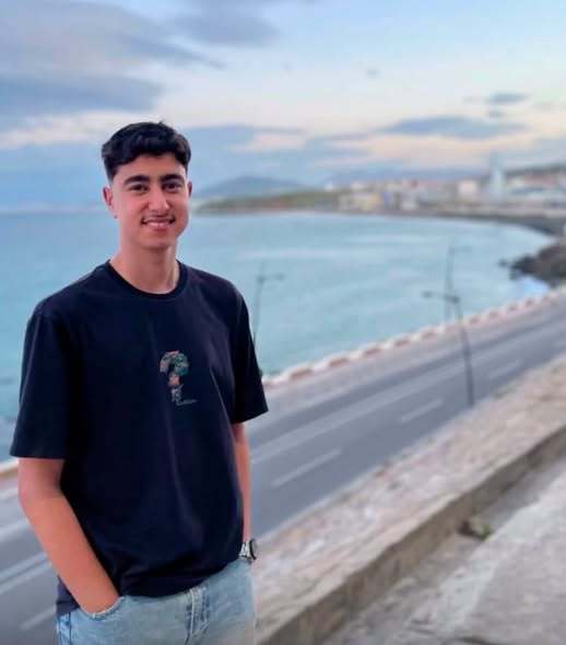 El joven Yahya Al-Omrani, una de las 72.000 personas que cruzó la frontera desde Marruecos hacia Ceuta, al que busca desesperadamente su familia.