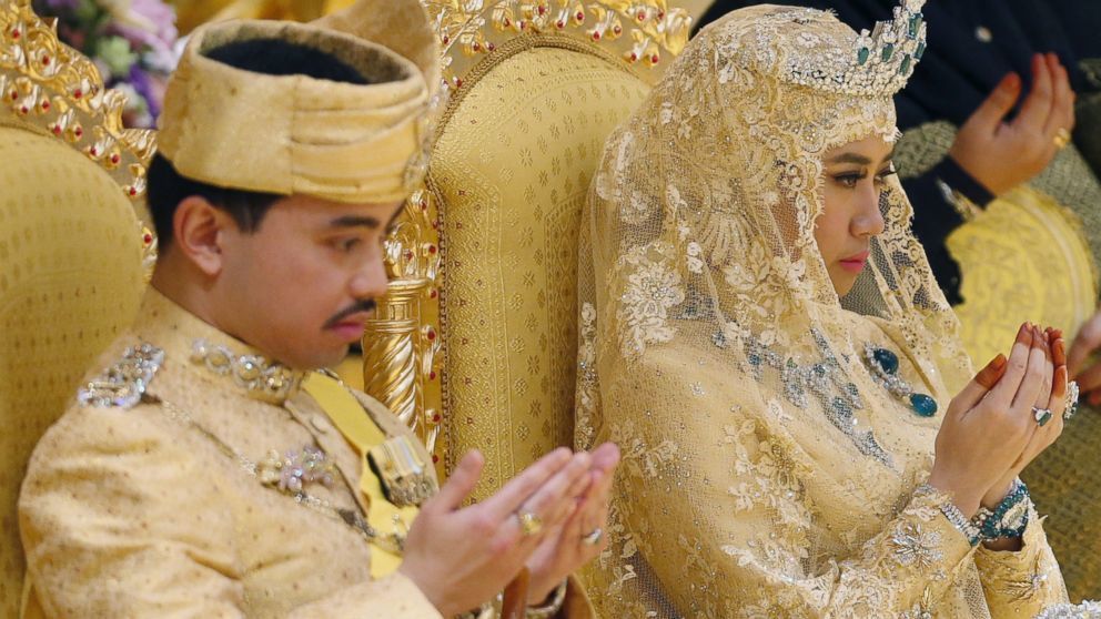 Imagen del príncipe Malik y su esposa, el día de su boda.