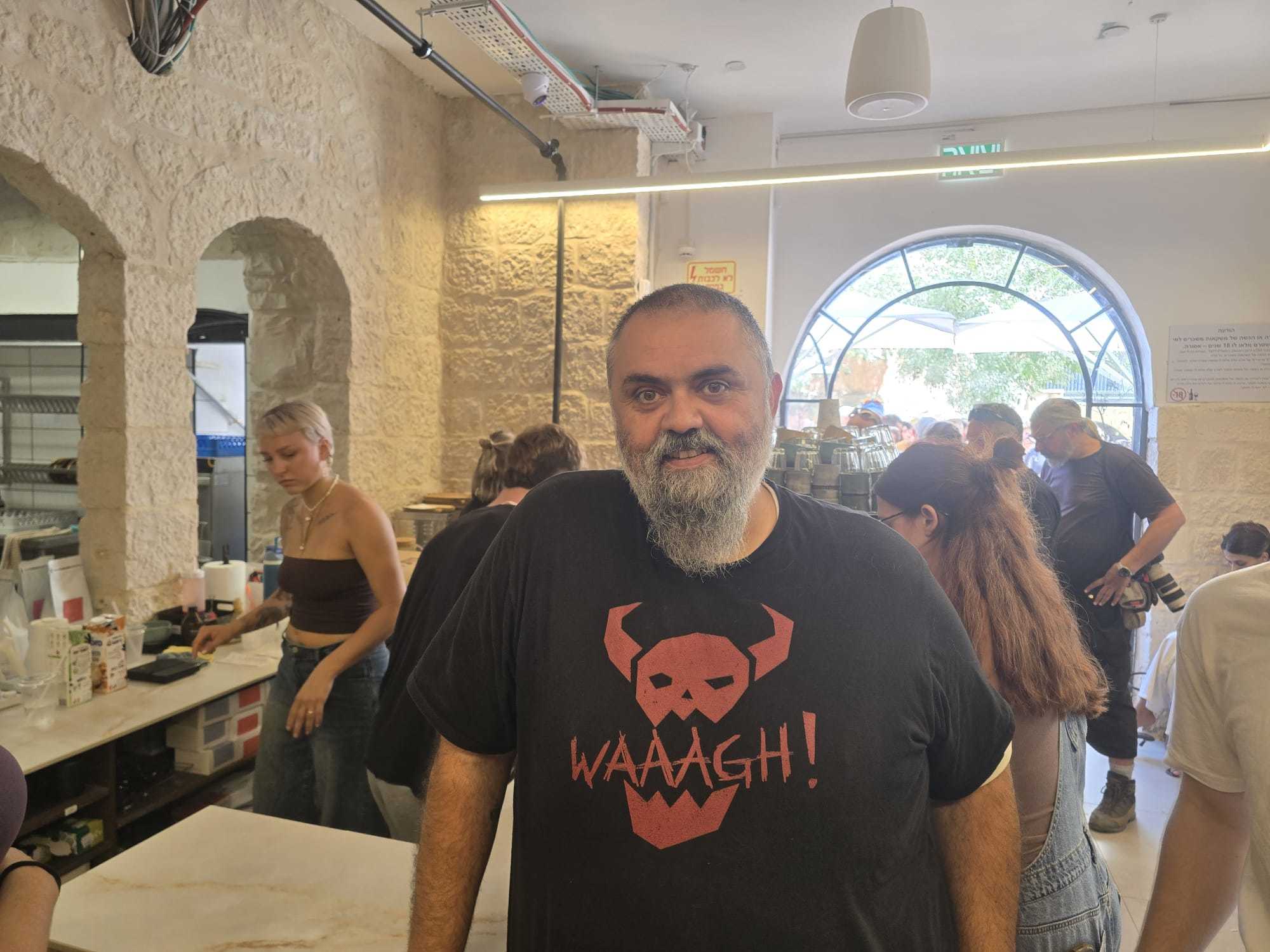 El dueño de Café Basimtá, Yoel Ben David.