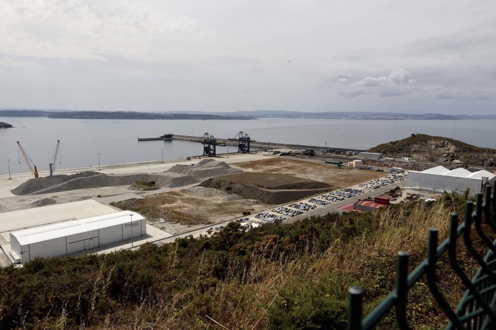Terreno en la ría de Ferrol (La Coruña) donde está previsto que se instale la fábrica china de coches SAIC Motor, que estaría operativa en 2028.