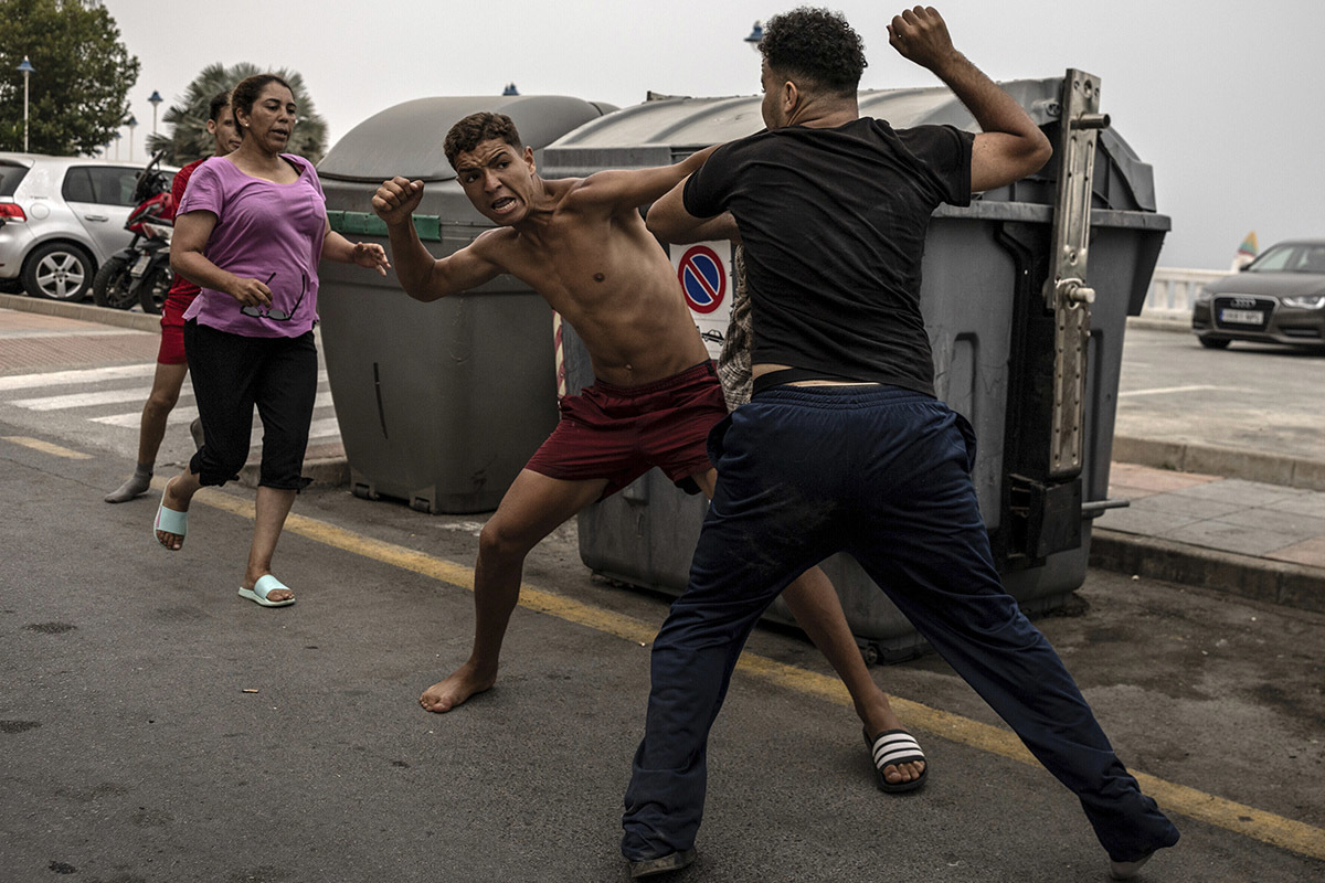 La amenaza desde Marruecos que no cesa: a la caza del ceutí, espías, violencia en las calles, convocatoria (comprobada) para otra llegada masiva...