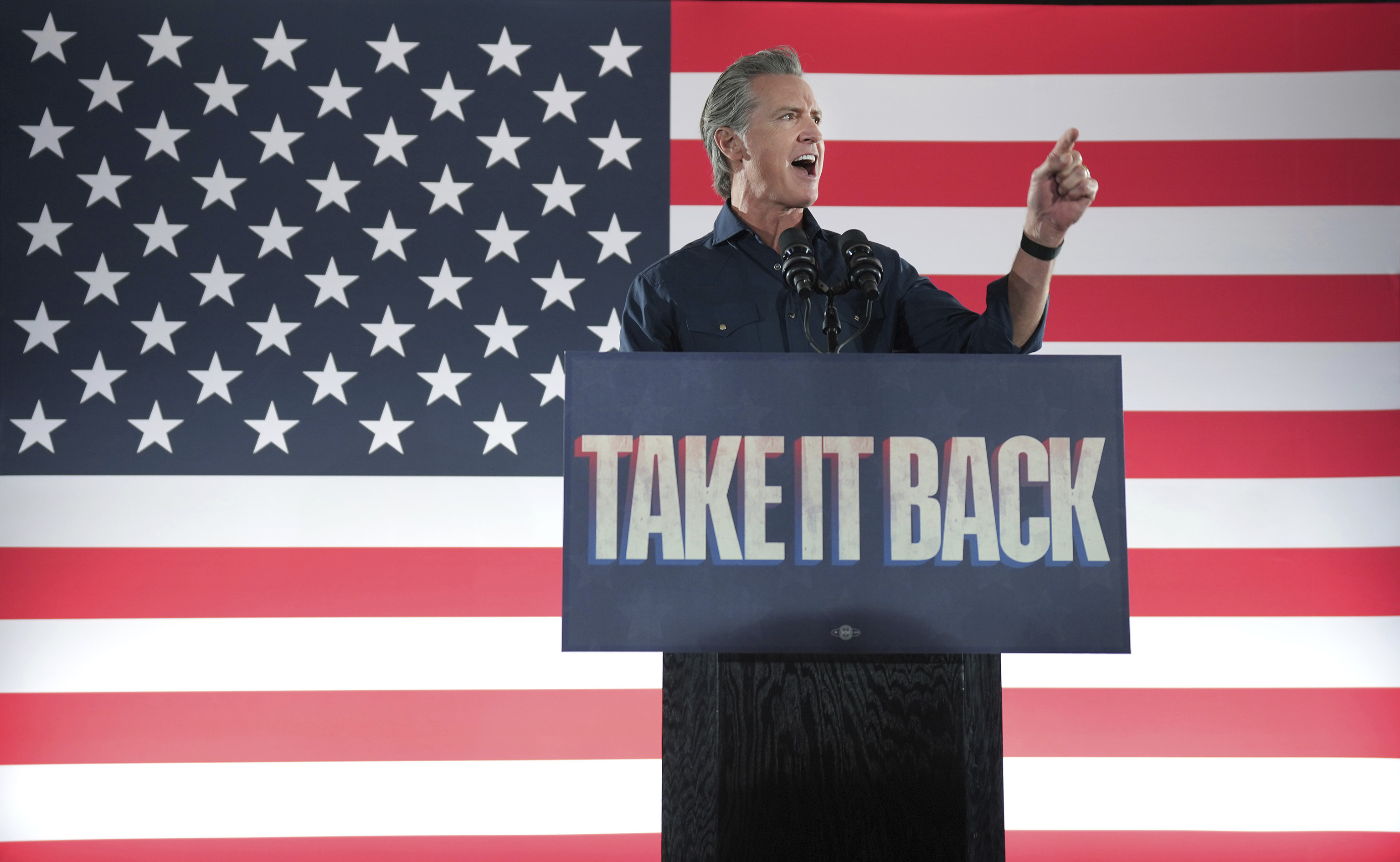 El gobernador saliente de California, Gavin Newsom.