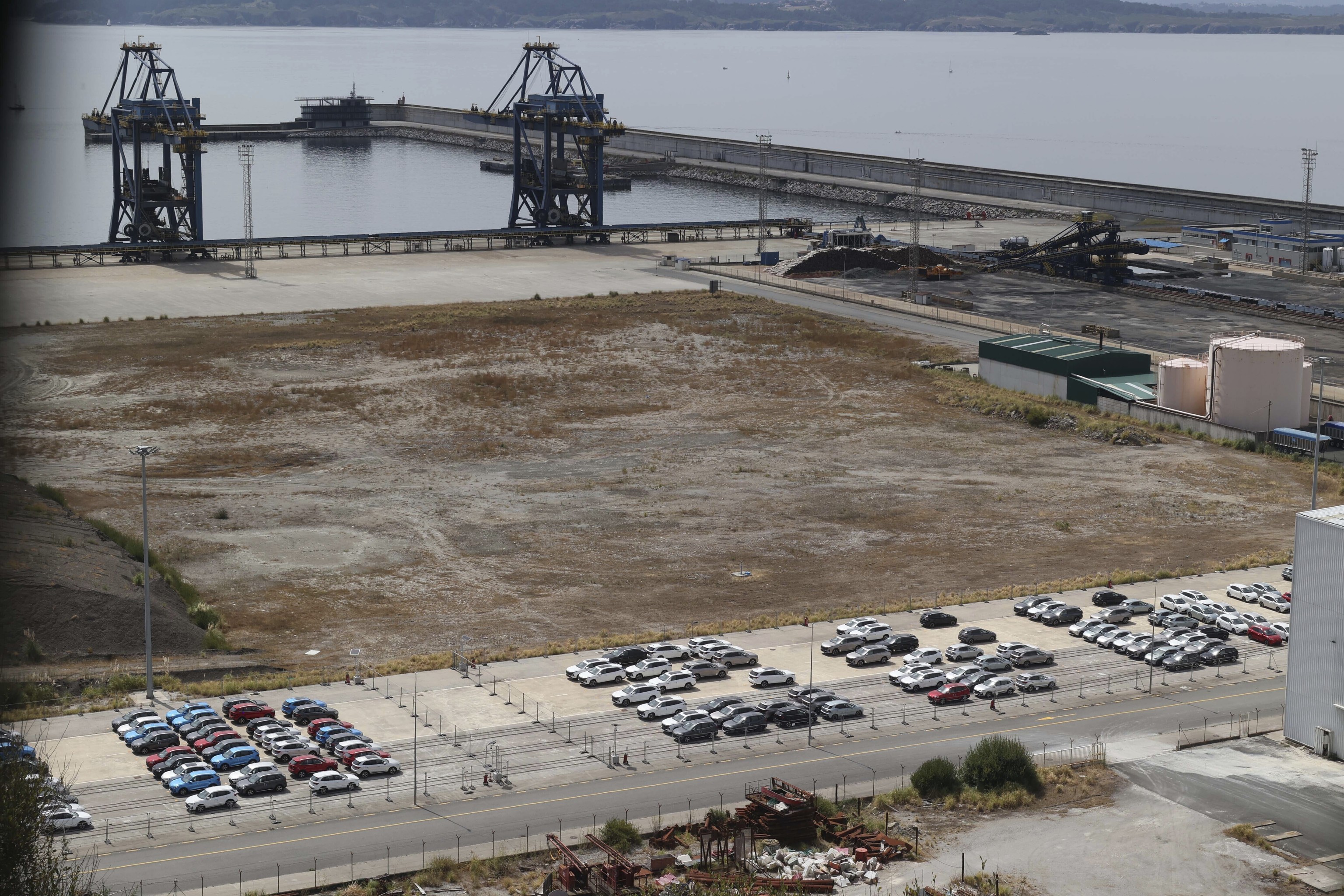Puerto exterior en Ferrol (La Coru�a) en el que la empresa china SAIC Motor construir� su primera f�brica de coches en Europa.