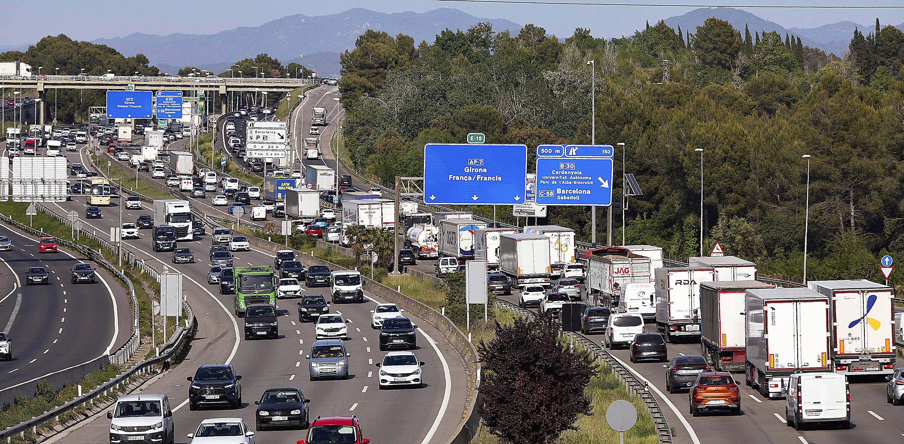 Una imagen de la autopista AP-7 a su paso por Barcelona.