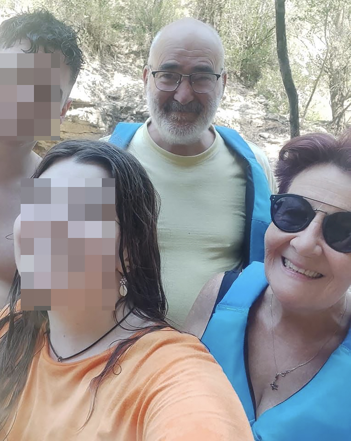 Javier Sánchez y Esther Latorre, con su hija.